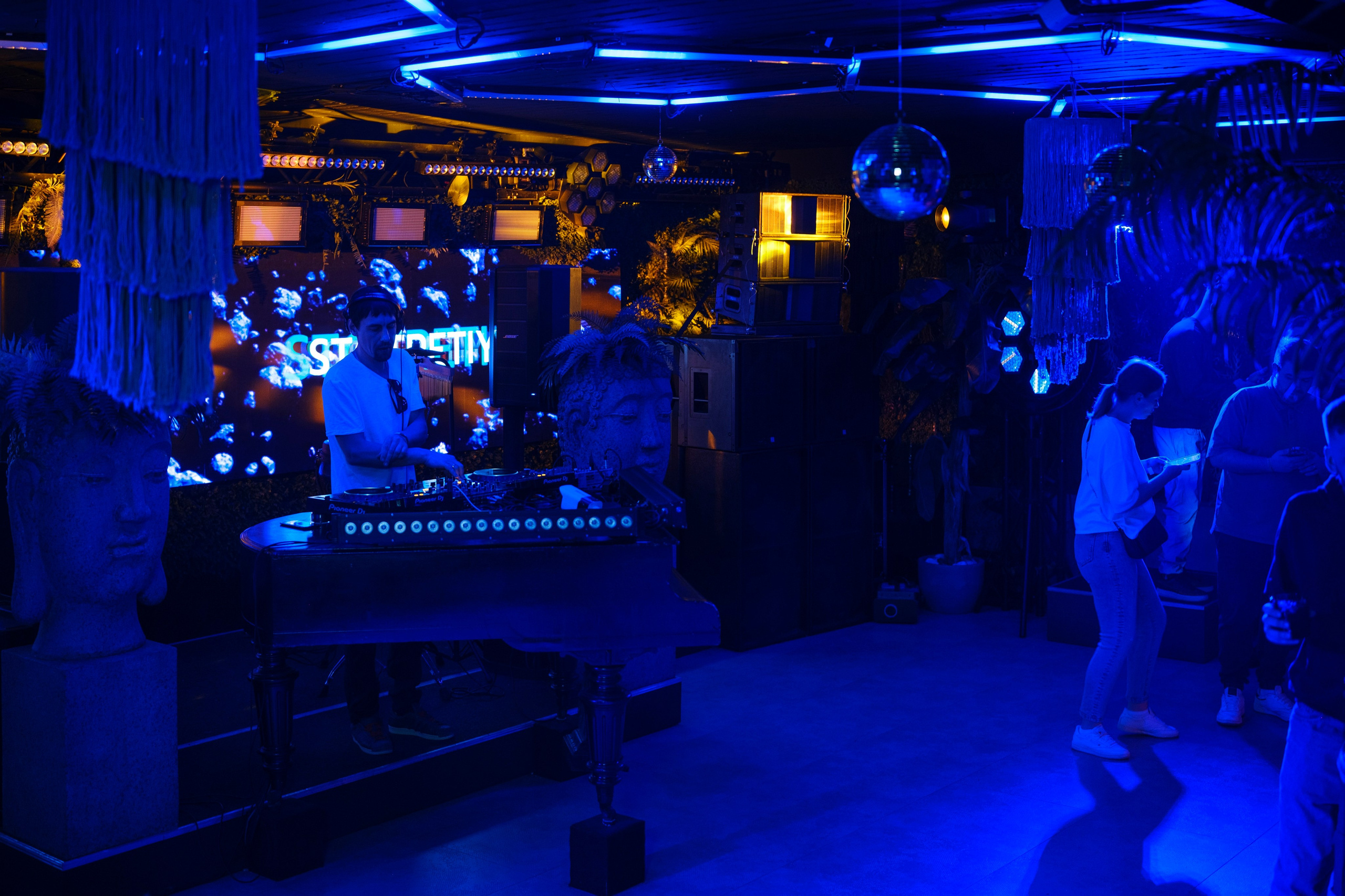 Embargo 2/03. Главная