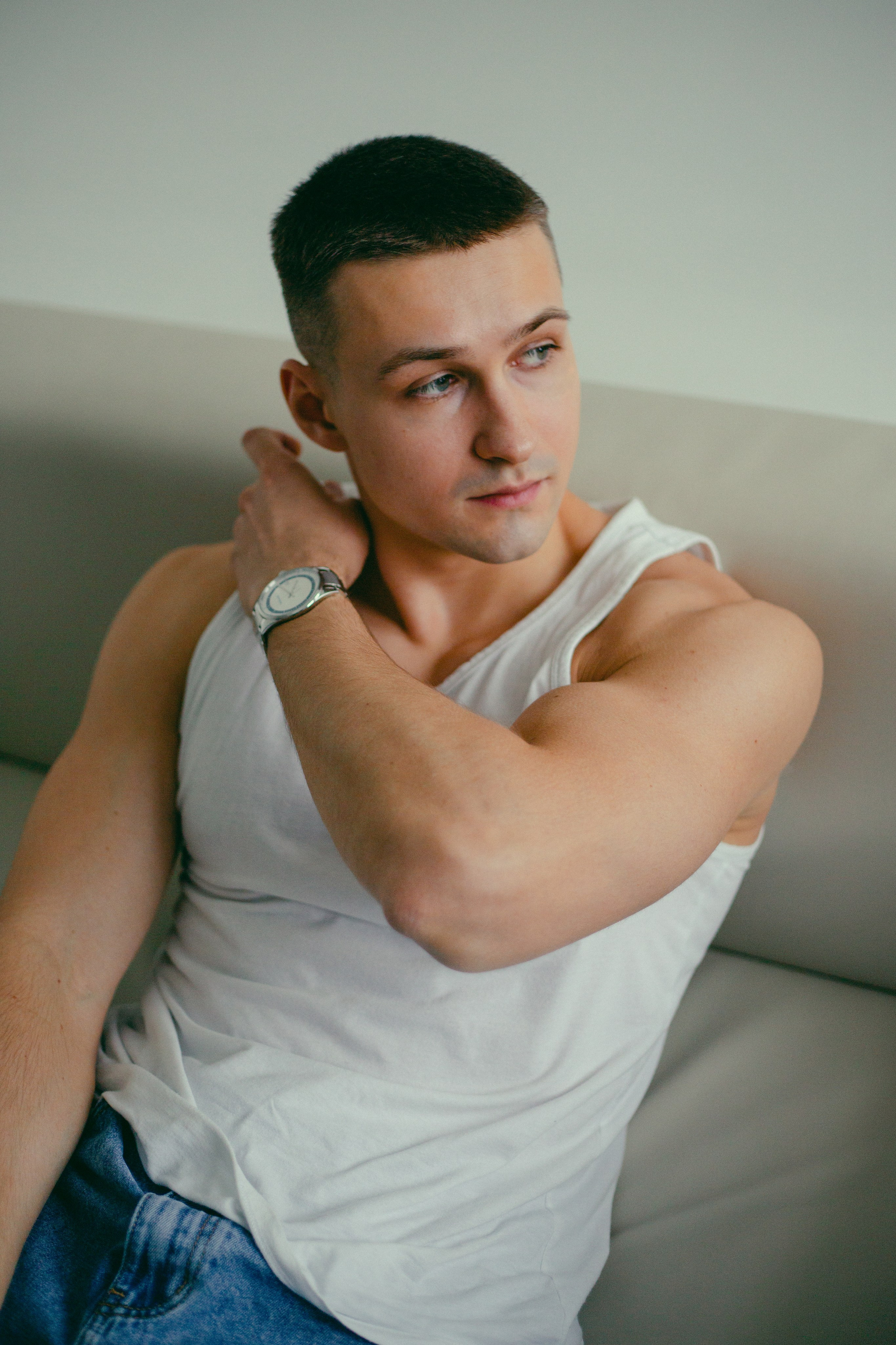 Артем, 185 см, 50-52 р-р. KED Production — продакшн из СПб. Создаём фото, видео и контент, который помогает брендам и селлерам продавать больше