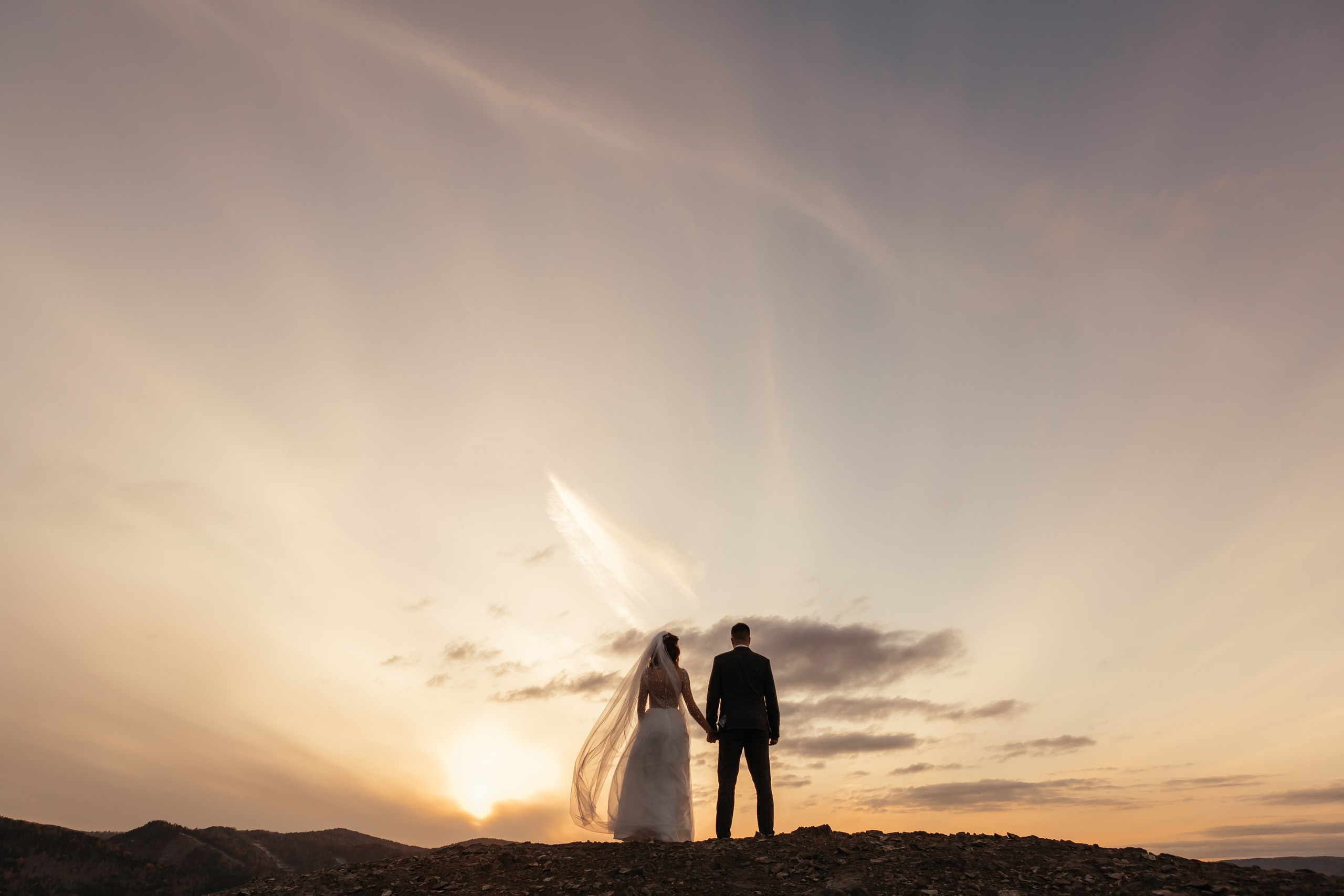 Фотограф Красноярск. Свадебная фотография в Красноярске. Помощь в подборе локаций тайминге и позировании. Договор, электронные чеки, большой опыт работы.