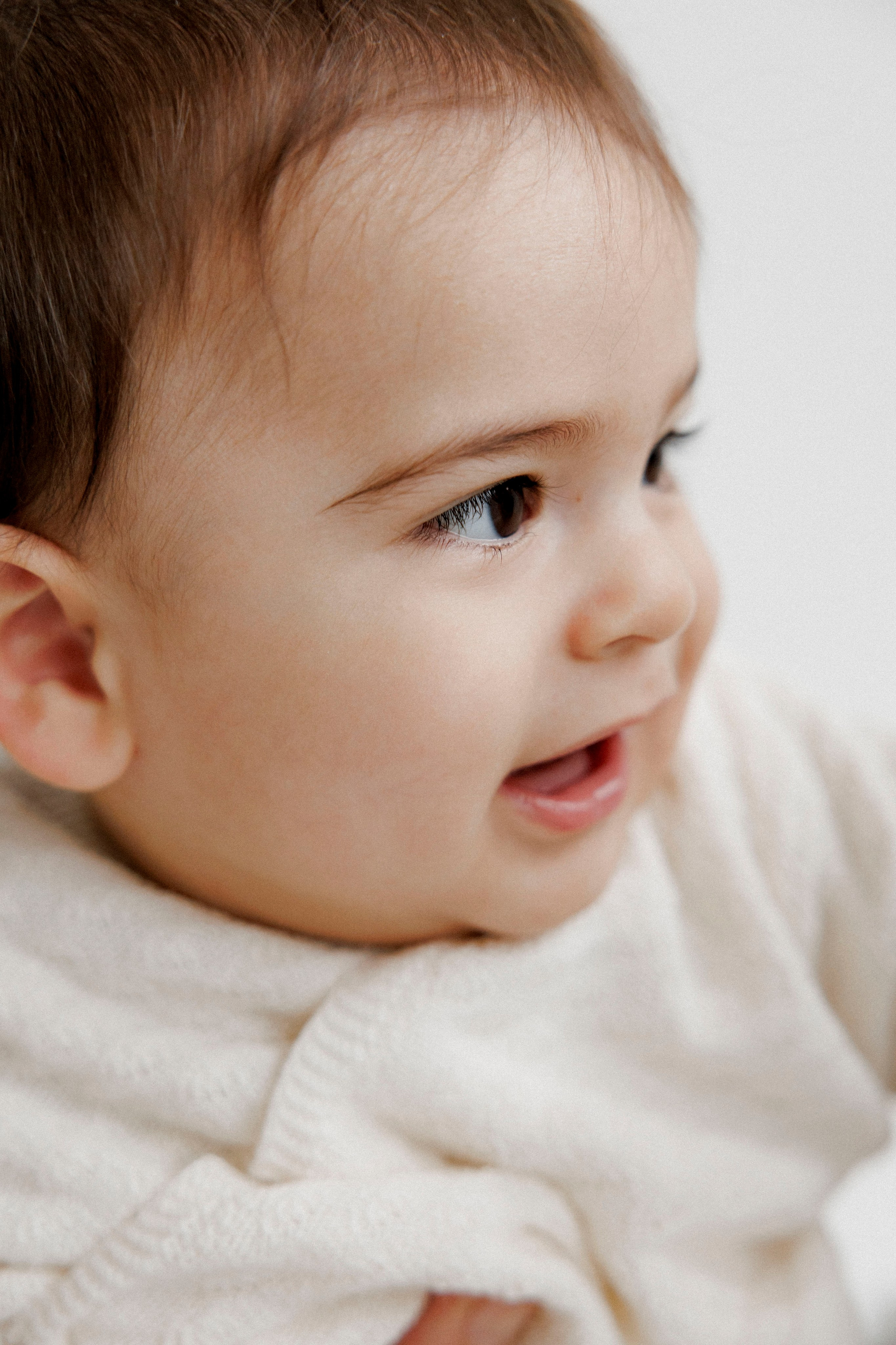 Family photoshoot in White Studio. Wedding and family photographer