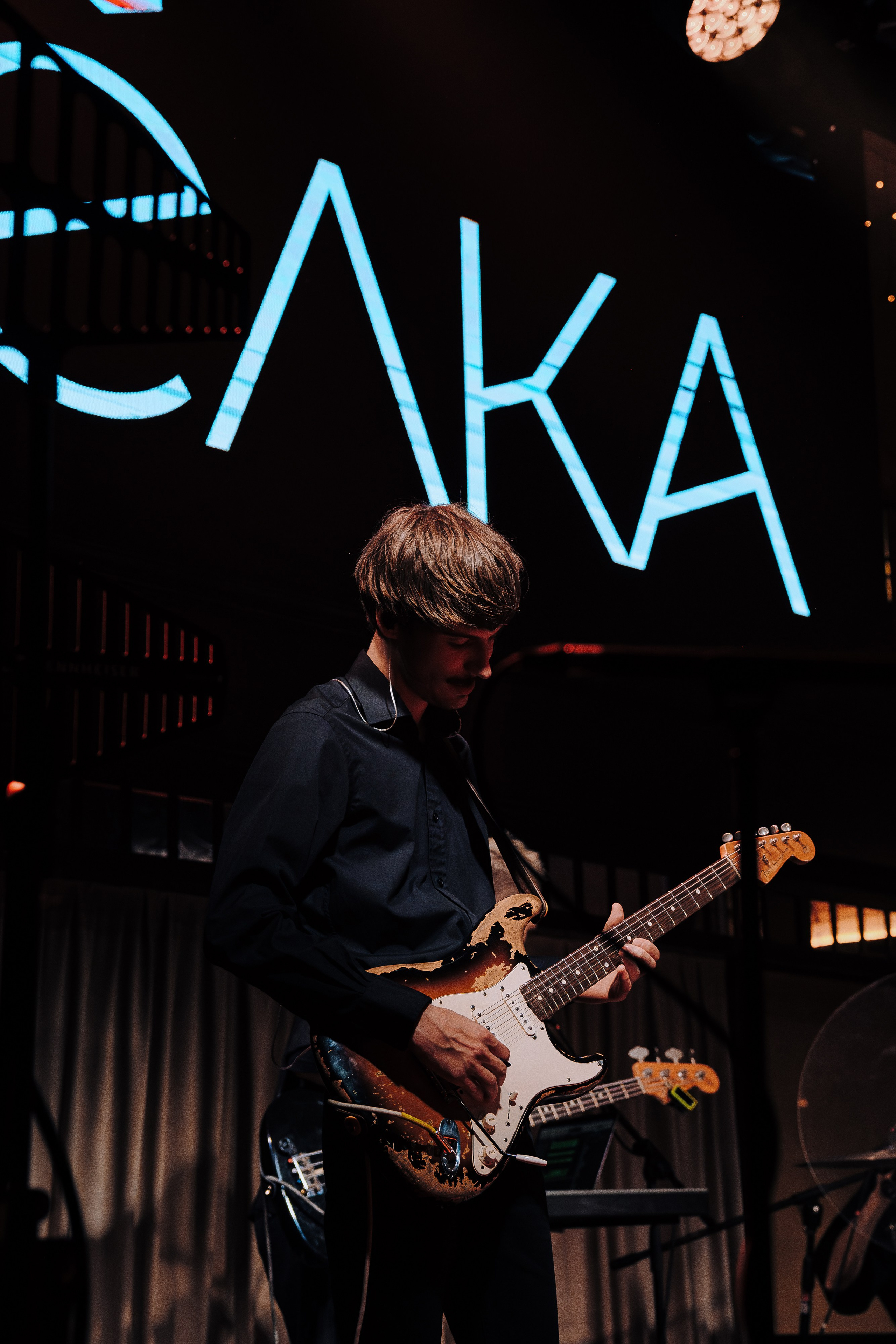 20 ЛЕТ МЕГАПОЛИС ЧЕЛЯБИНСК ХЕДЛАЙНЕР ЕЛКА. Репортажный фотограф Зуев Роман г. Челябинск