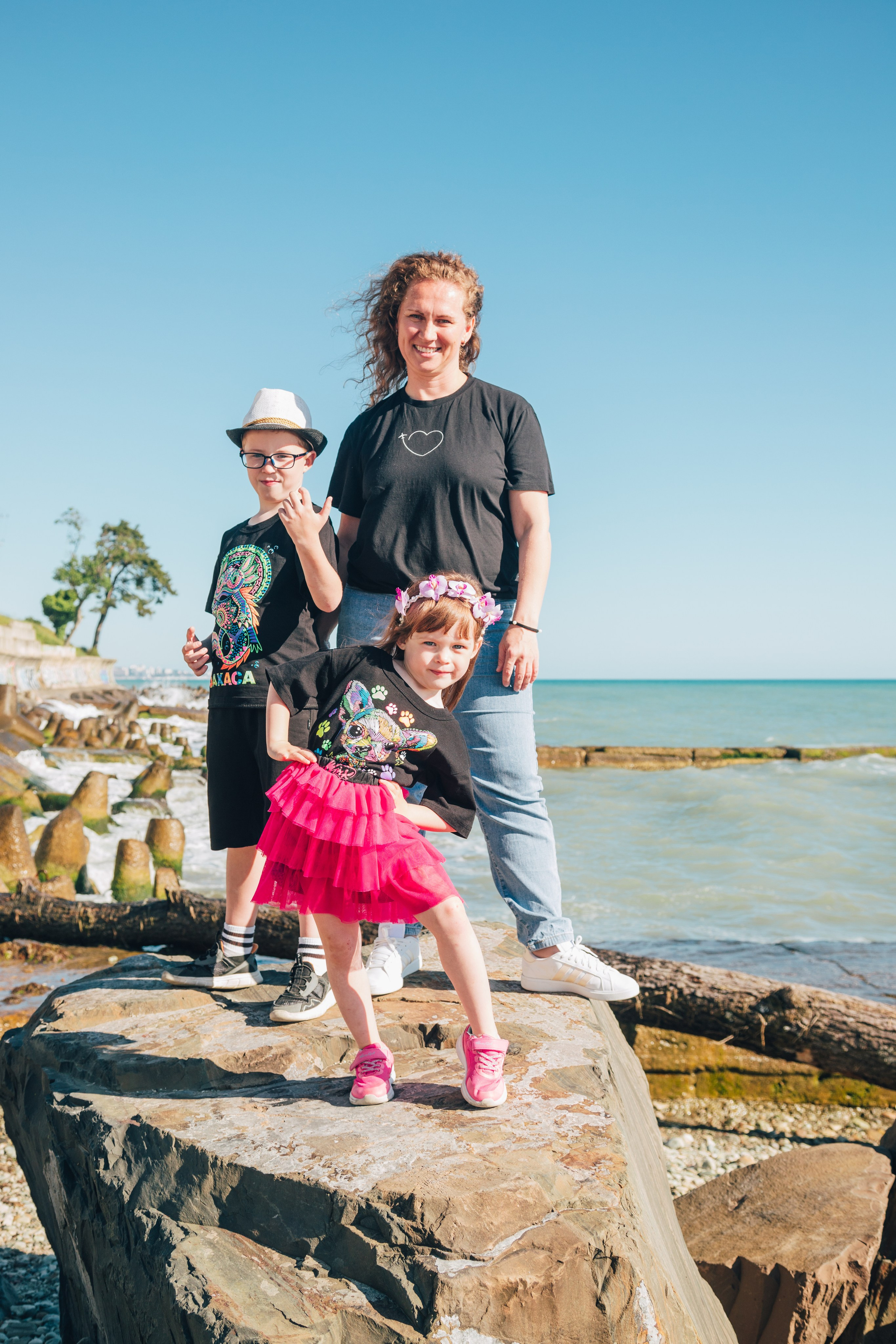 Наташа с детками на Красном Штурме (Сочи. Май 2025 г.). Фотограф Сочи, Адлер, Красная Поляна — Вероника Радченко