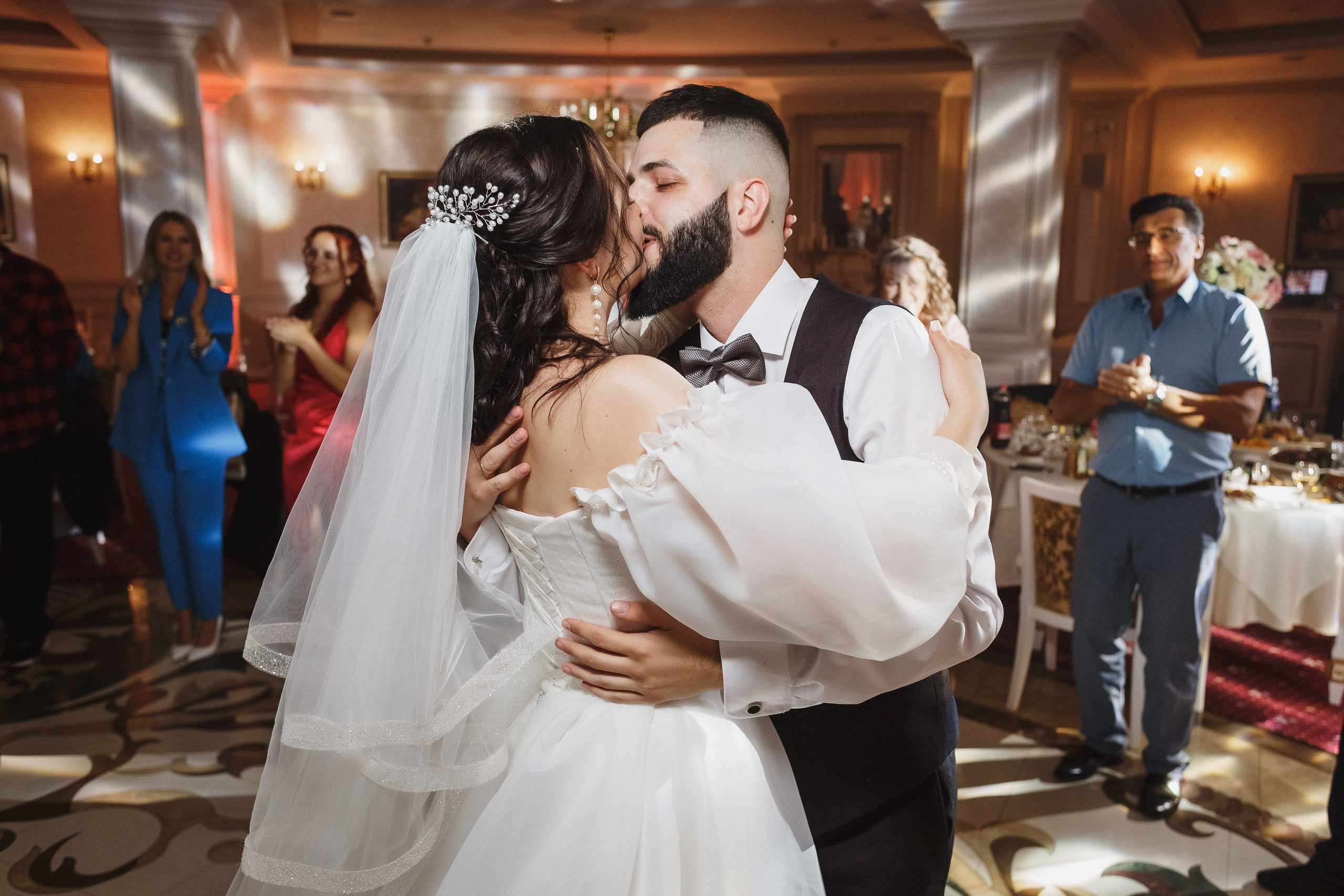 Фотограф в Таганроге летняя свадьба: Романтическая свадебная прогулка. Свадебный и семейный фотограф в Таганроге Бакарюк Антон