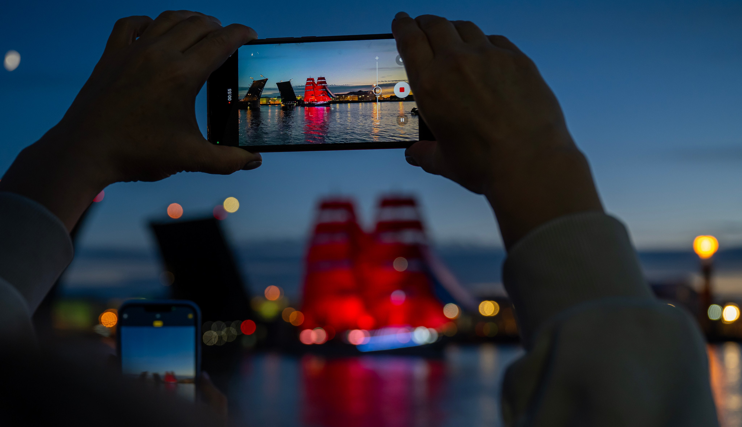 Dimitri Bakhtadze, Scarlet sails in St. Petersburg 2016, 2017. Dimitri Bakhtadze photographer