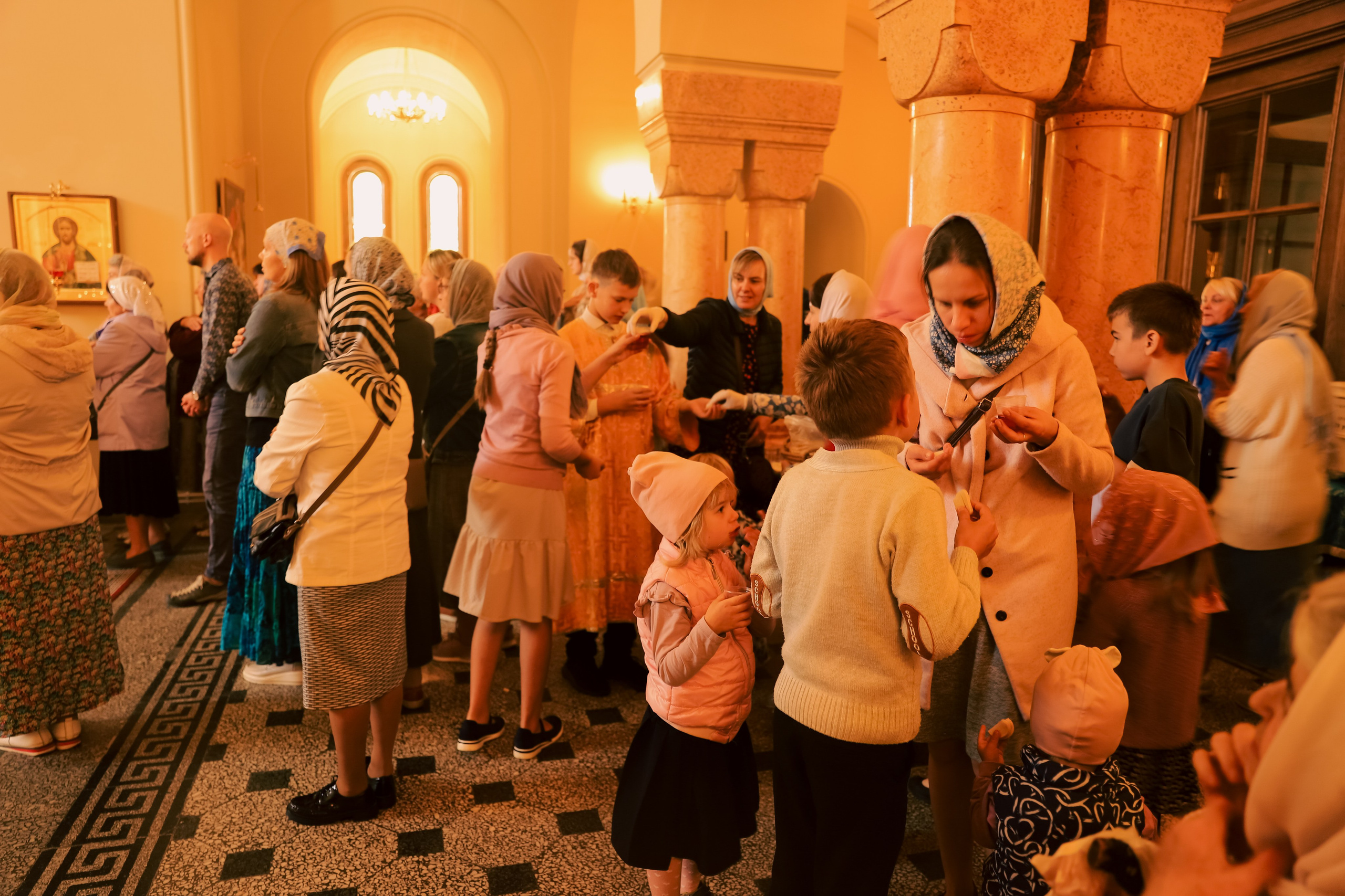 Служба в церкви