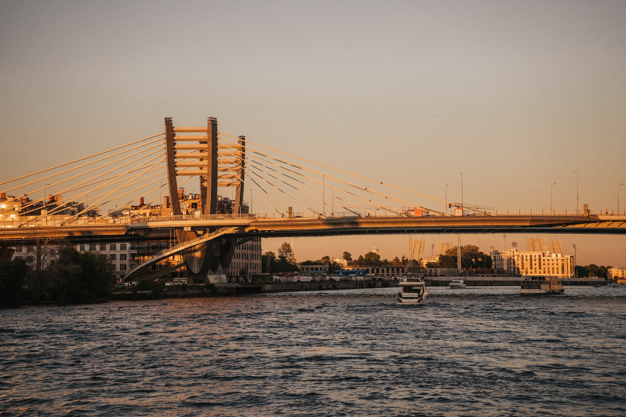 Прогулки на теплоходе. Фотограф Сергей Лукьяненко