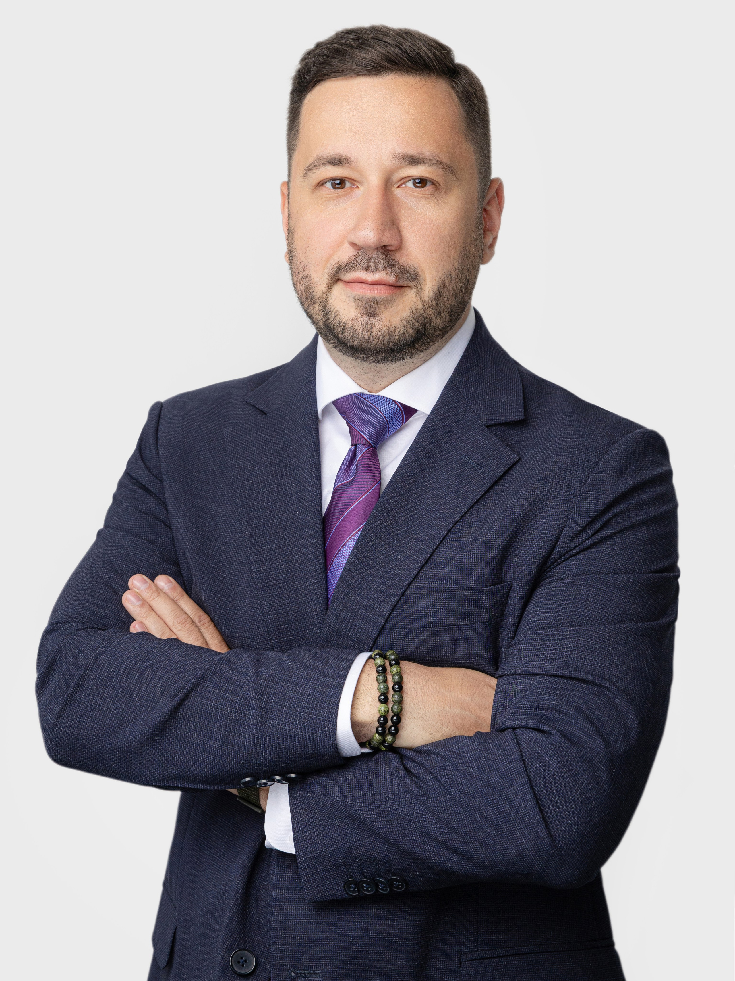 Корпоративный портрет мужчины в пиджаке