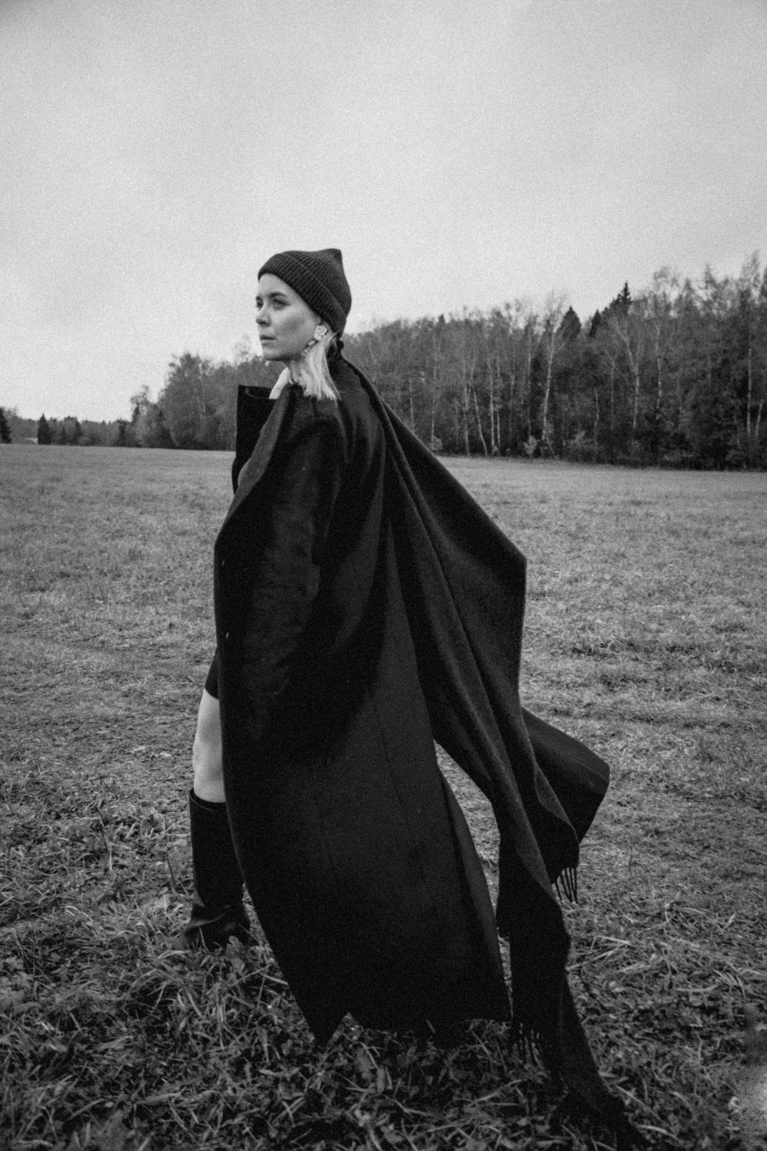 девушка в поле