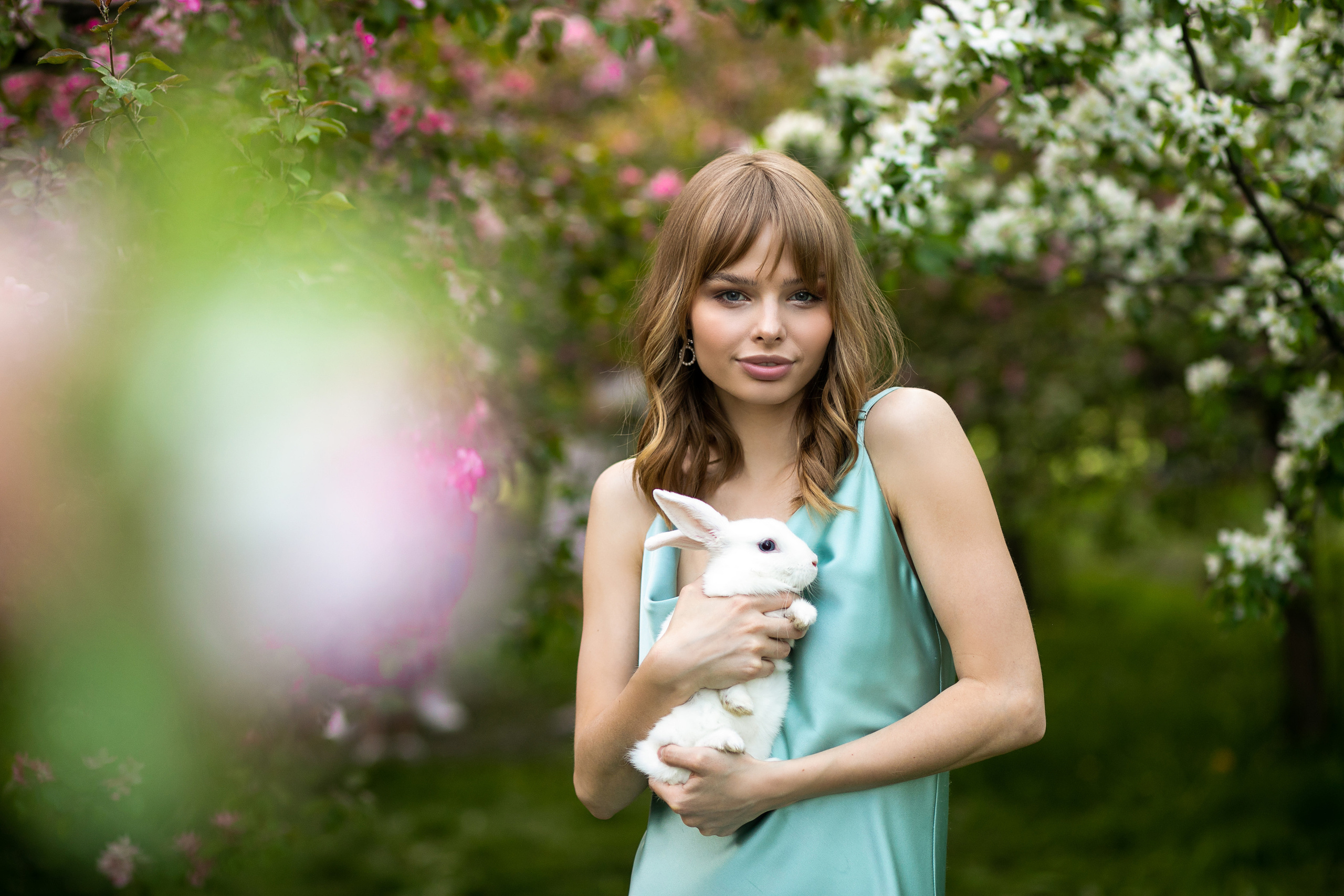 Фотосессия весна — в яблонях Александра. Семейный и контент фотограф в Москве Alira