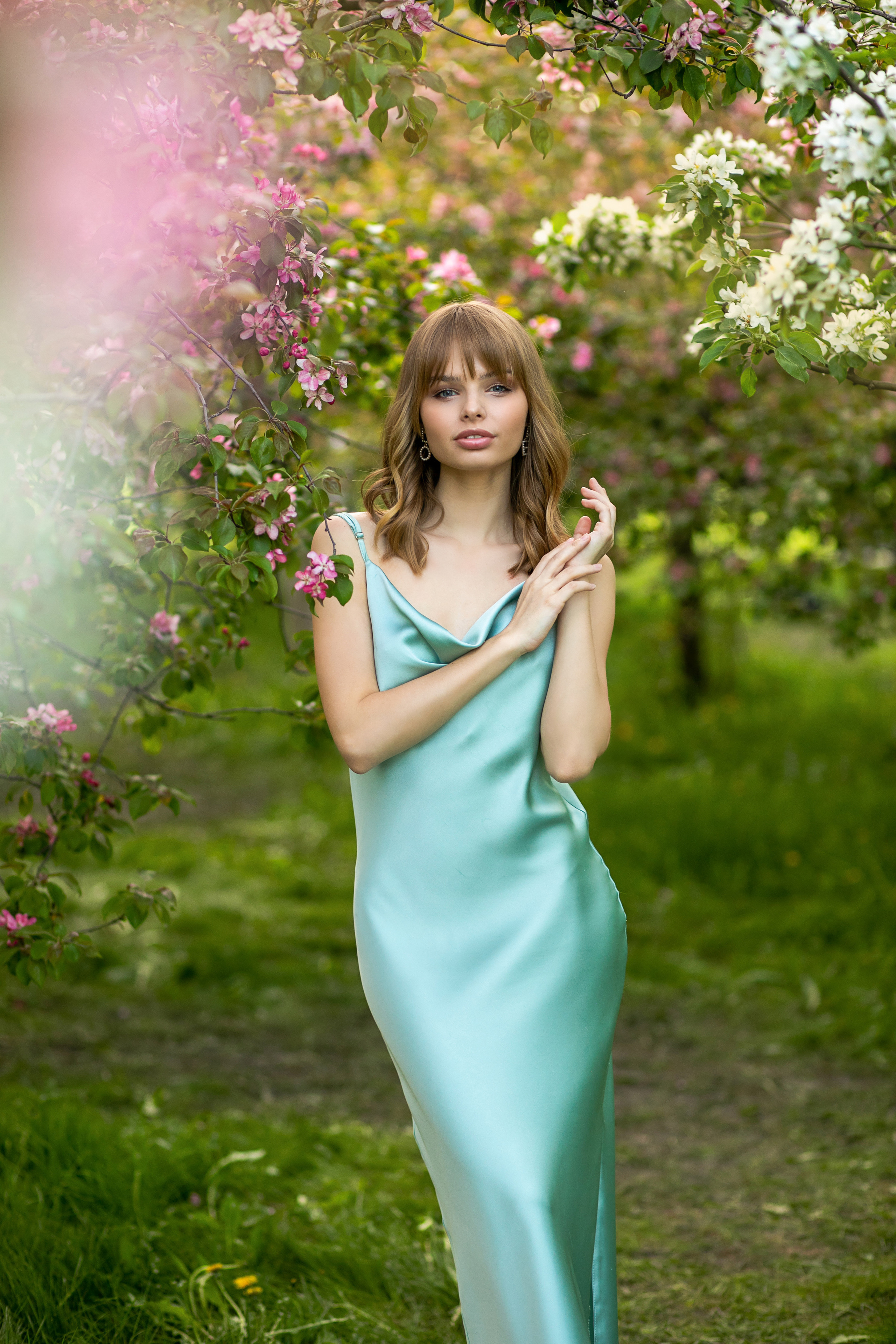 Фотосессия весна — в яблонях Александра. Семейный и контент фотограф в Москве Alira