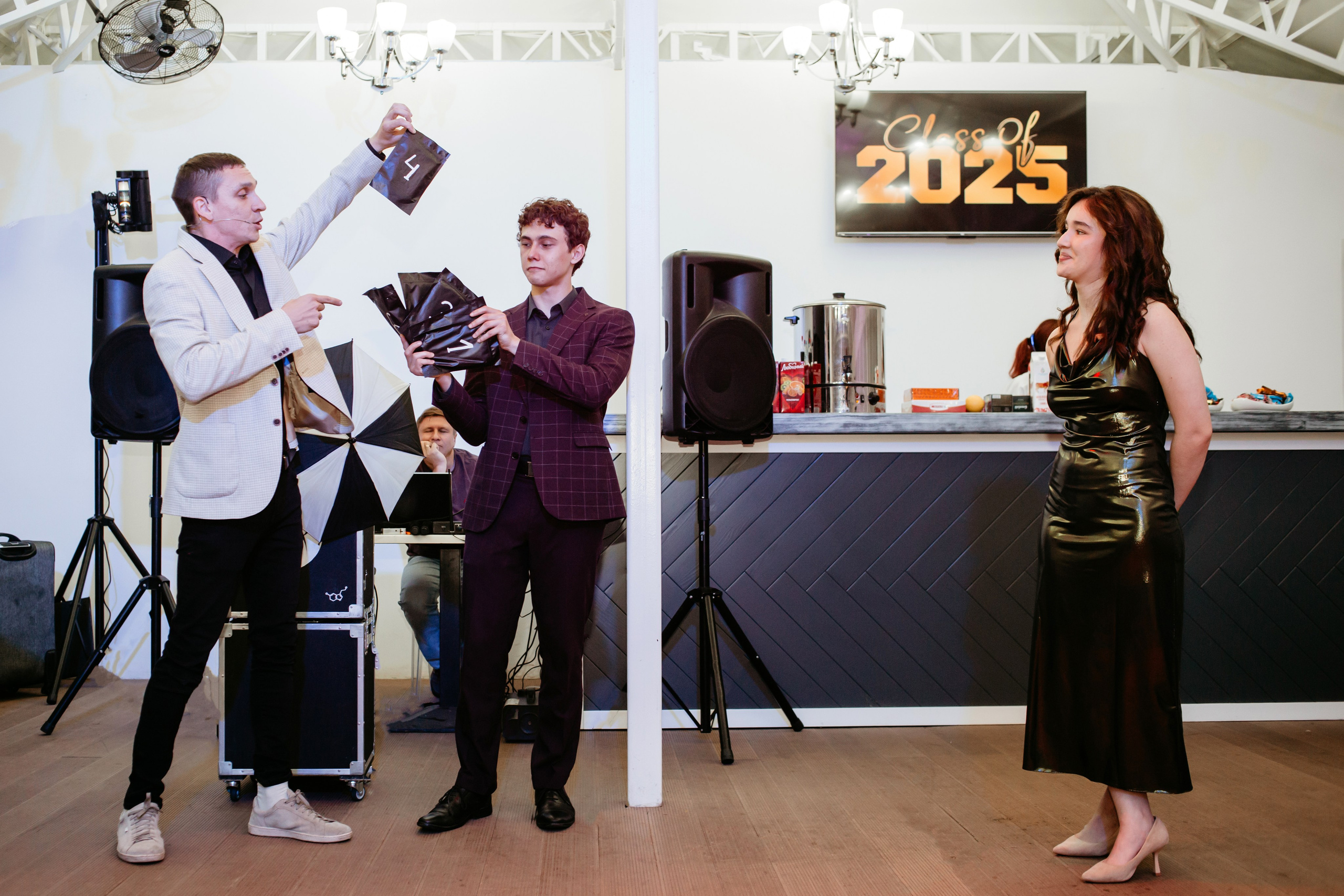 Выпускной 2025 (41 школа) 11 класс. Фотограф в Челябинске Ополихина Анна