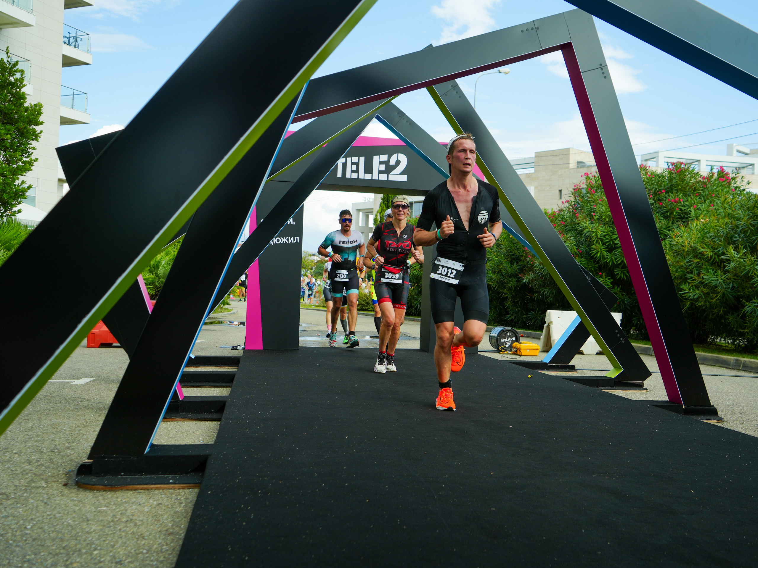 Фотоотчет партнерской интеграции для компании TELE2 на фестивале Ironstar. Репортажный фотограф в Красной Поляне и Сочи Павлюченко Екатерина