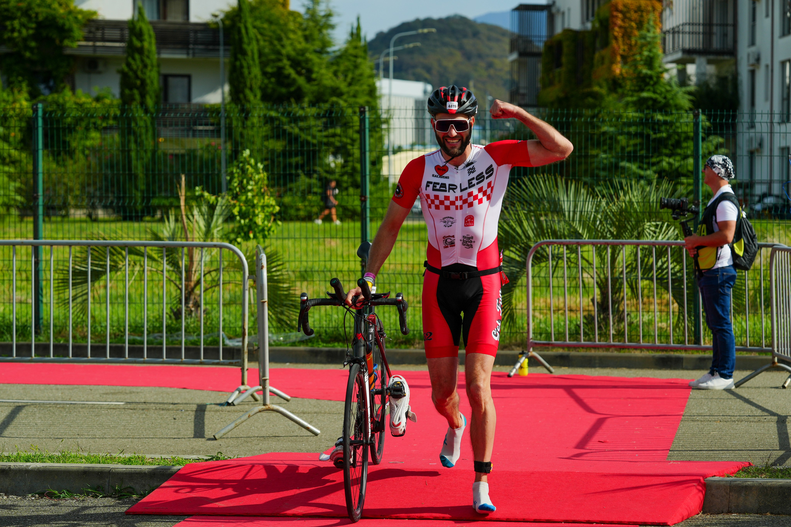 Фотоотчет партнерской интеграции для компании TELE2 на фестивале Ironstar. Репортажный фотограф в Красной Поляне и Сочи Павлюченко Екатерина