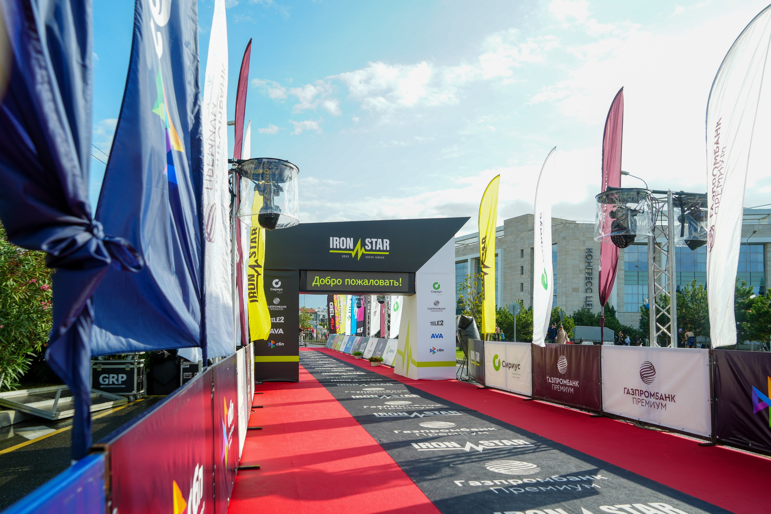 Фотоотчет партнерской интеграции для компании TELE2 на фестивале Ironstar. Репортажный фотограф в Красной Поляне и Сочи Павлюченко Екатерина