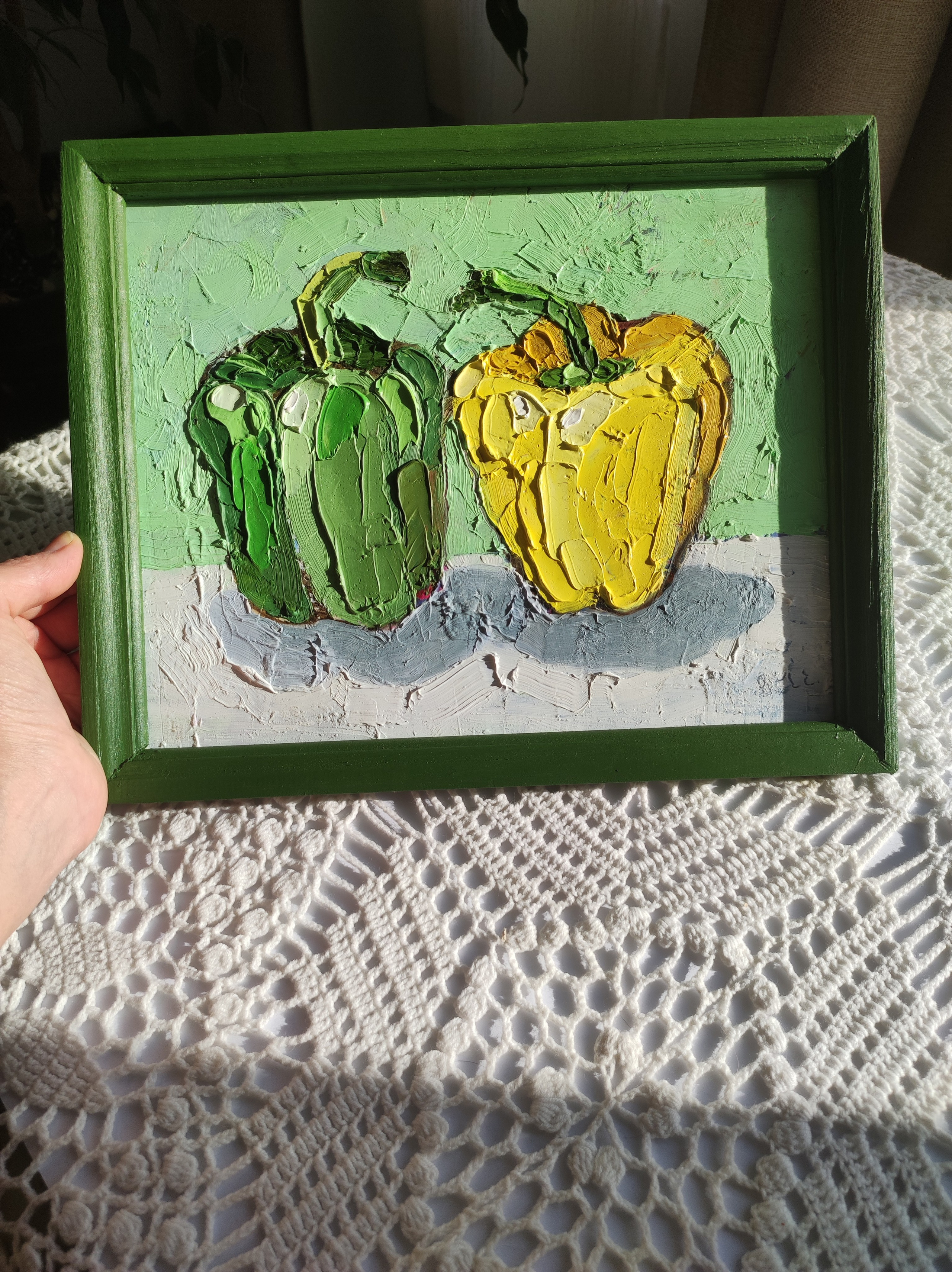 Яркий желто-зеленый натюрморт с болгарским перцем. 