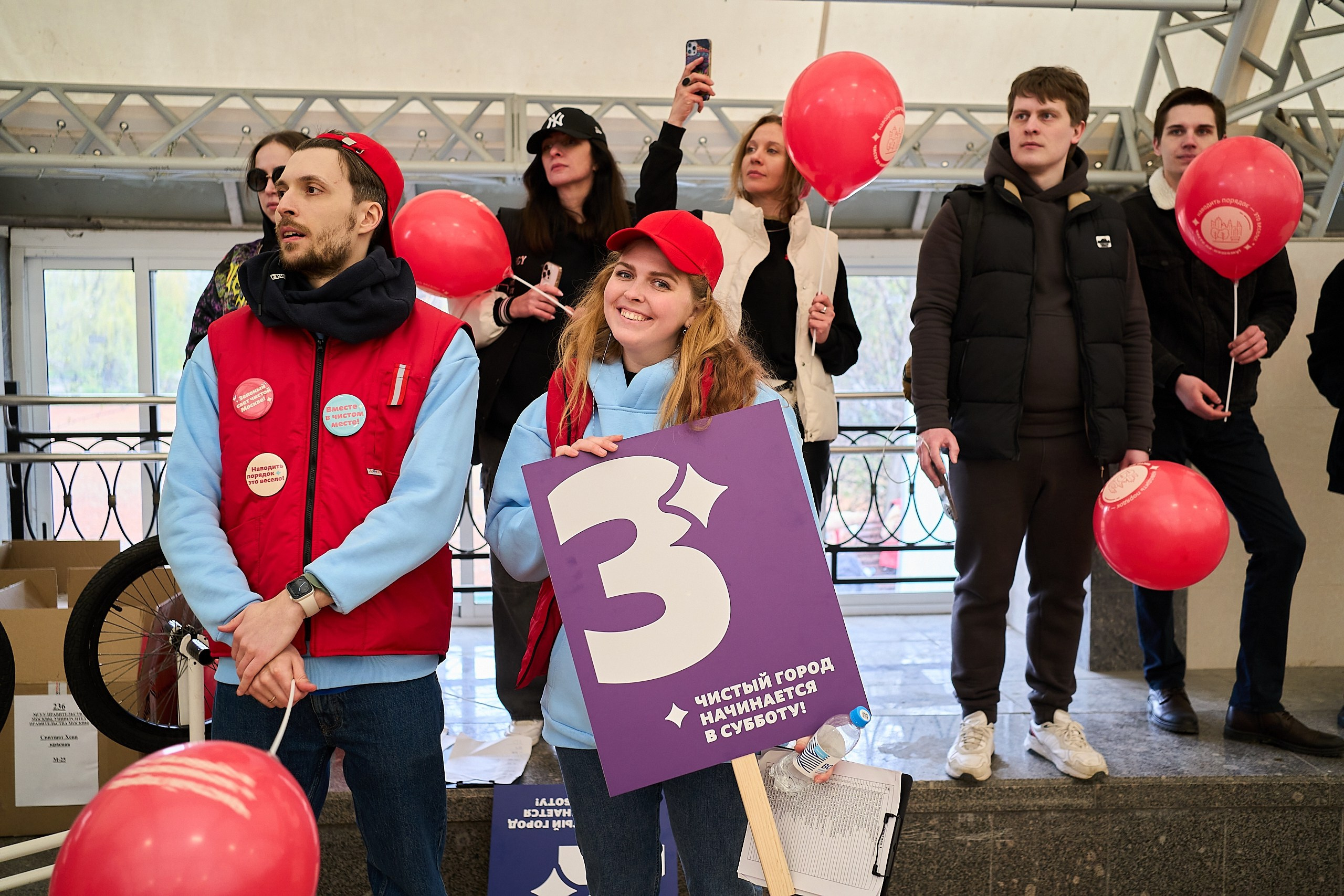 Субботник у Управления делами Мэра и Правительства Москвы. Фотограф и Видеограф в Москве. Олег Корушев