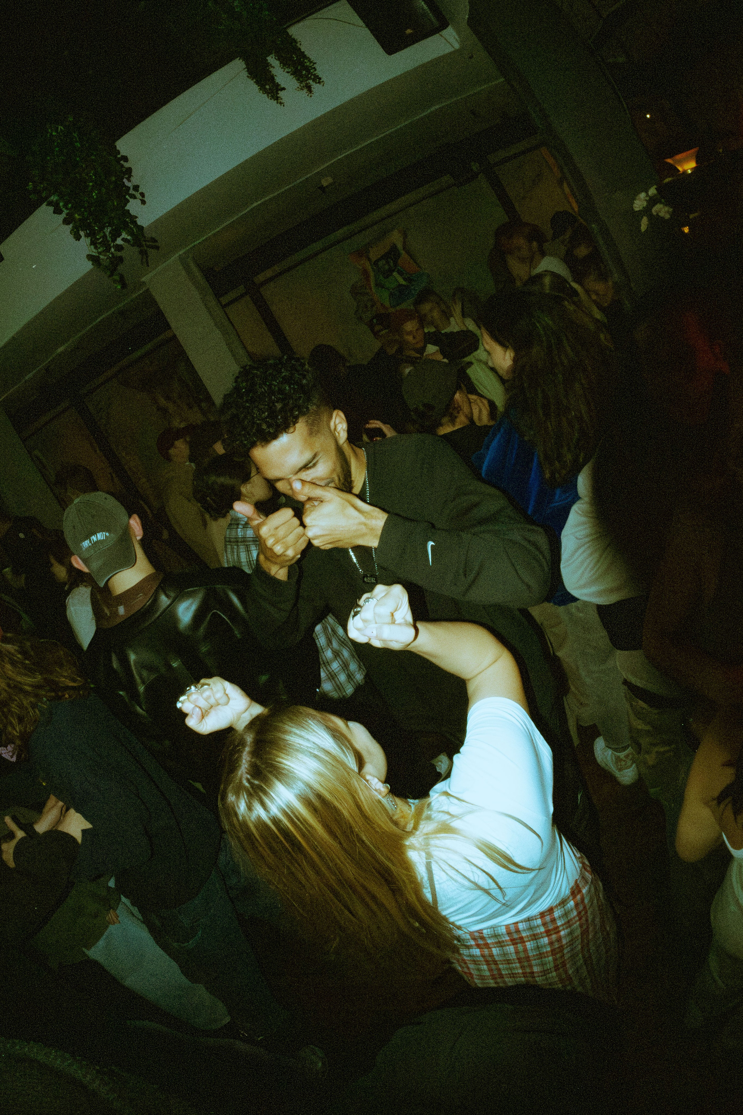 TVORINAPARTY (@youlovebu). Соня бу тебя сфоткала