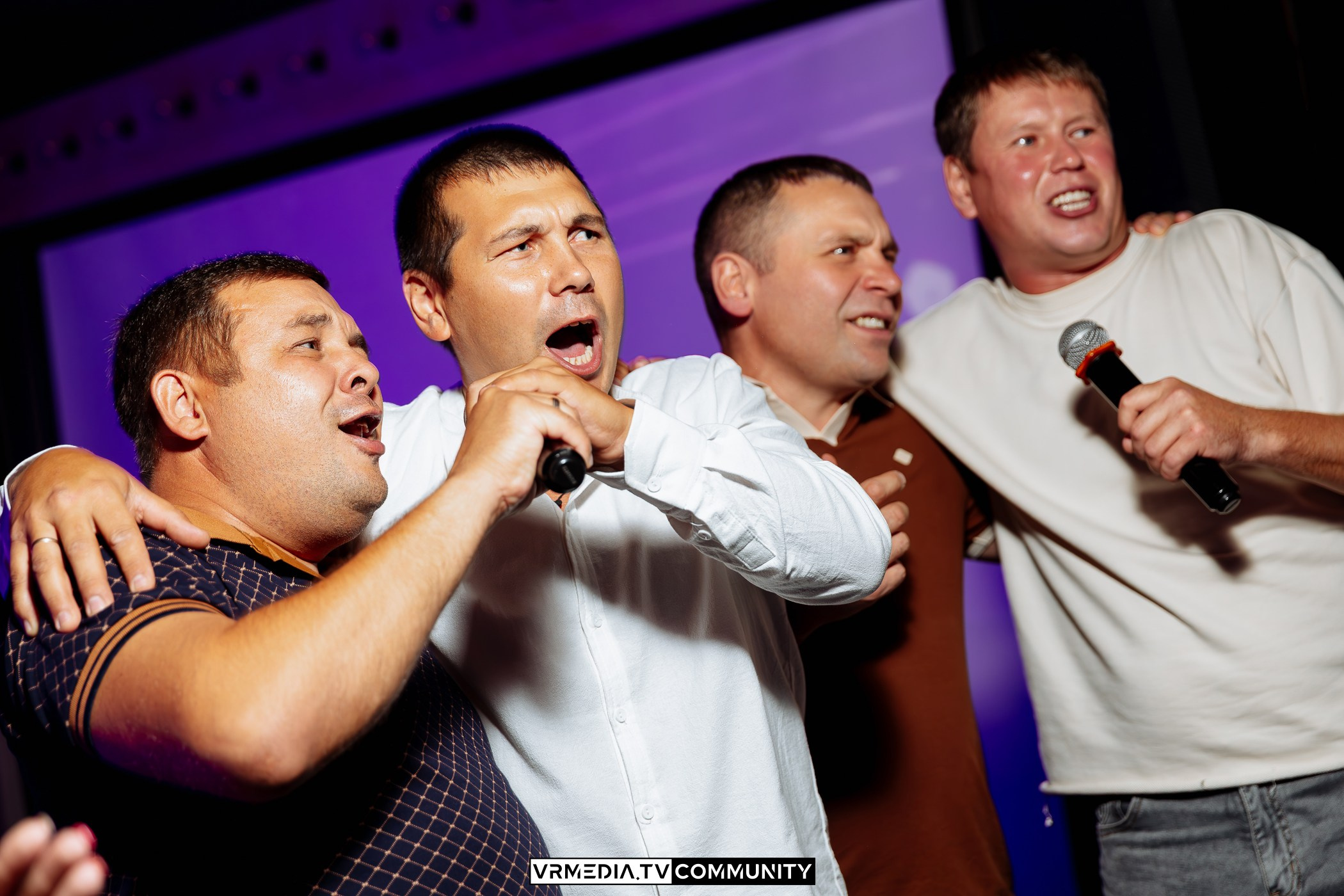 Караоке-бар «Volna»: Friends day или день дружбана