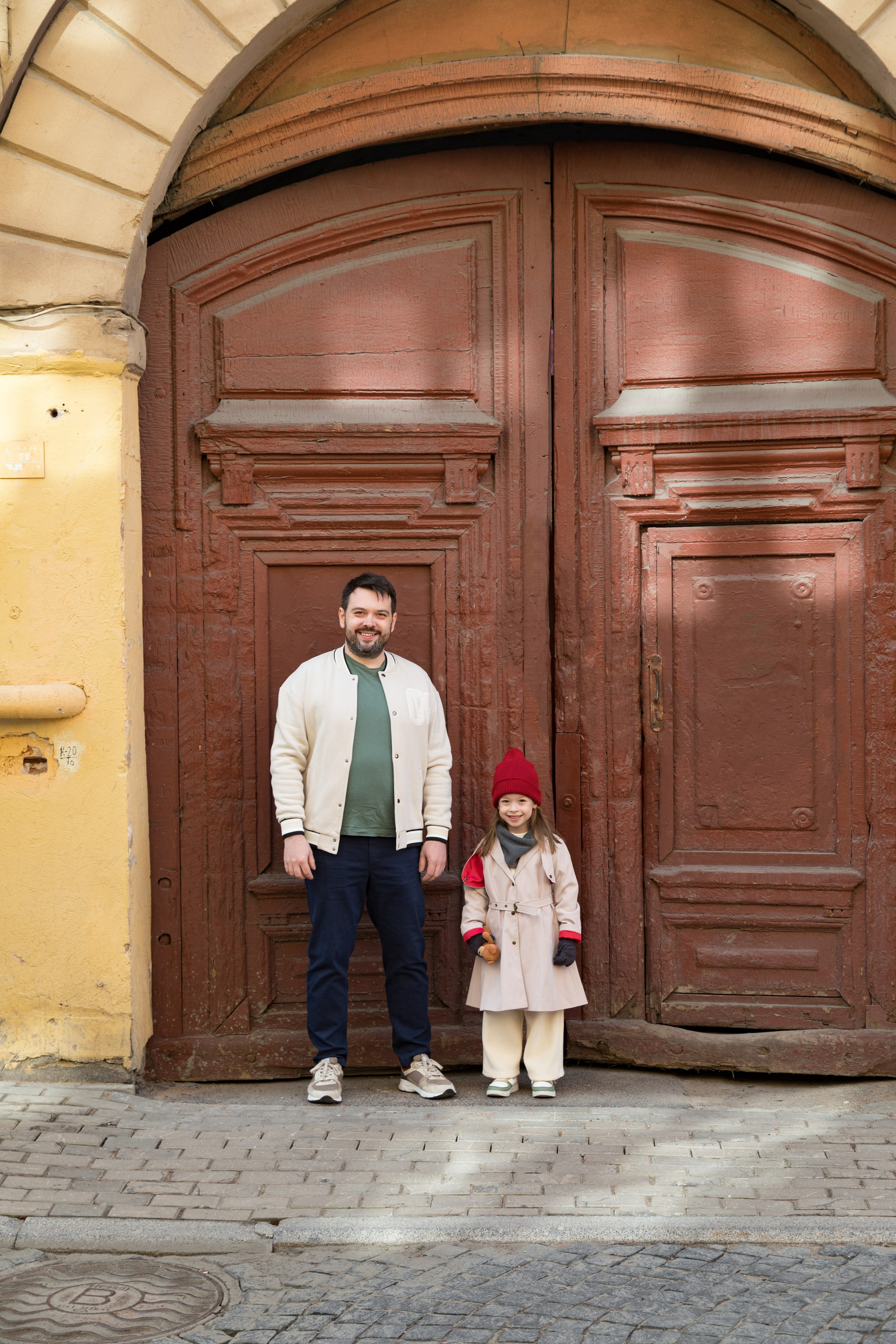 Весенняя фотопрогулка папы и дочки на Васильевском острове. Детский и контент фотограф Надя Волкова Санкт-Петербург