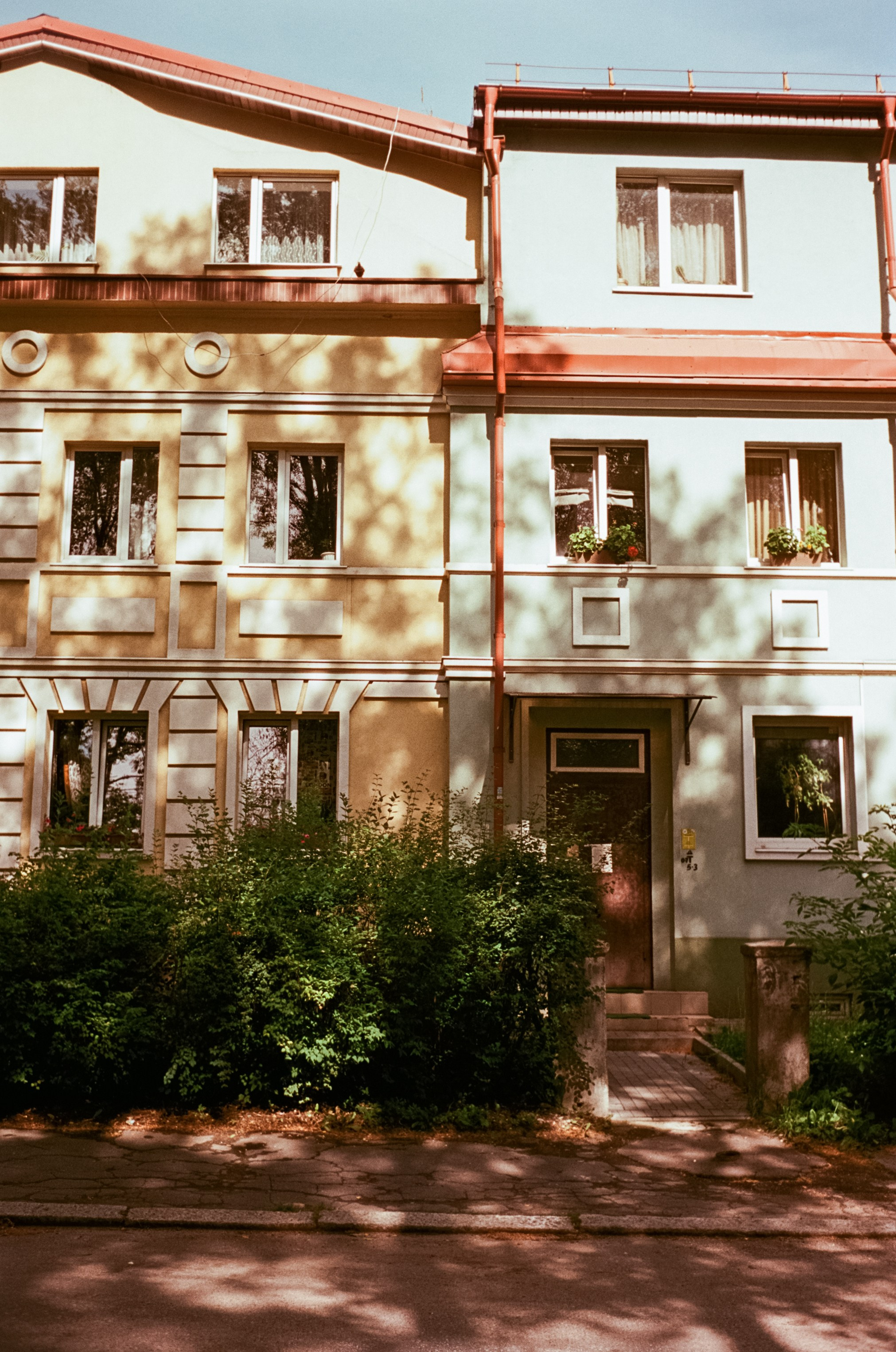 Калининград в солнечный день 7 июля 2024 года / Aerocolor IV / Minox 35GT (2)