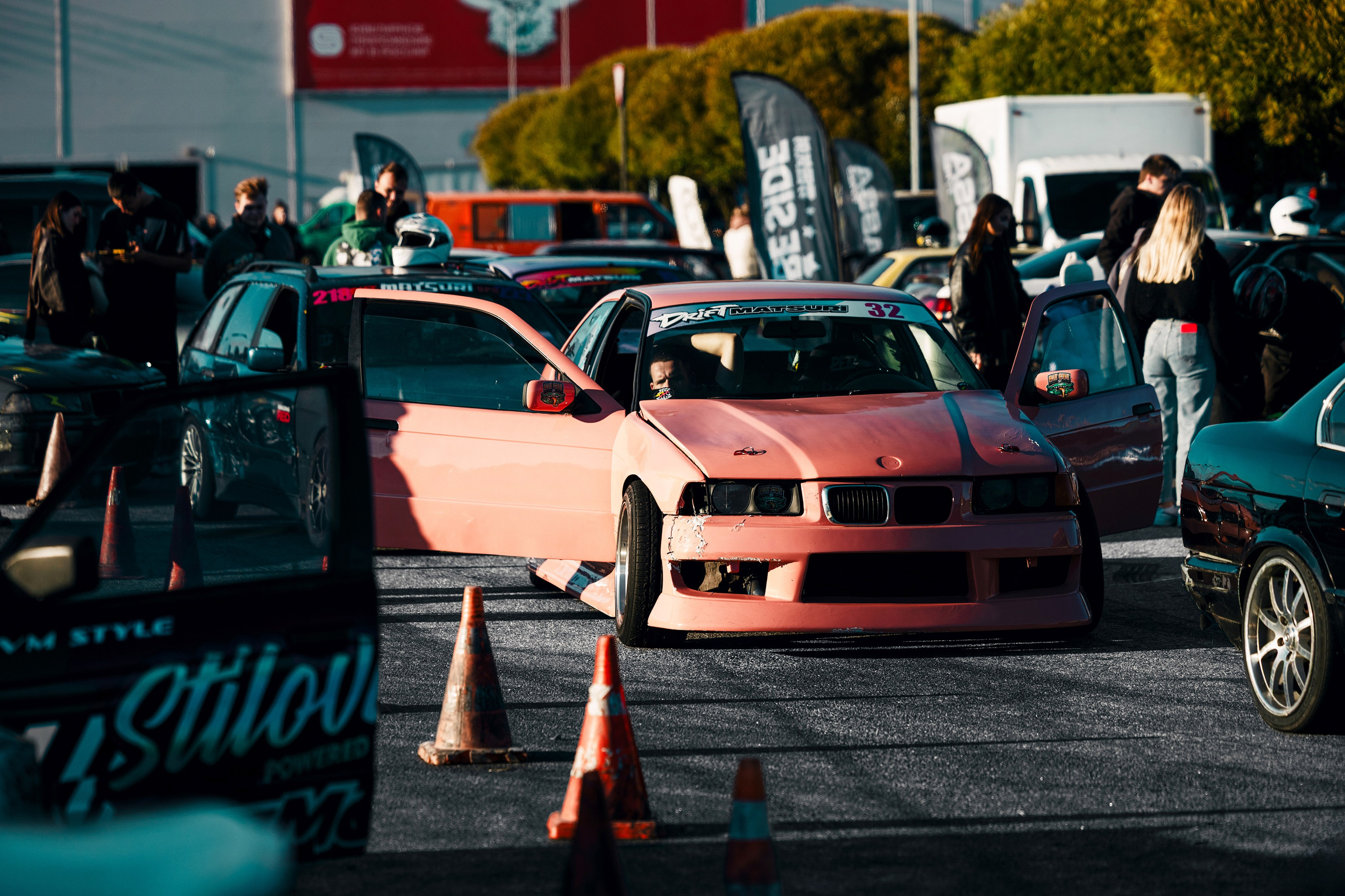 Фотографии закрытия сезона 2025 VibeSide — дрифт и автошоу у МЕГА Дыбенко, Санкт-Петербург