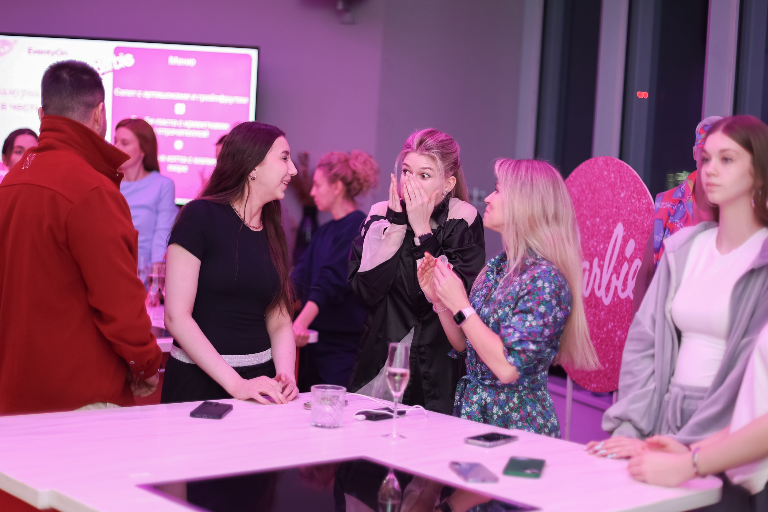 Вечеринка 8 марта в EventyOn. Репортажный фотограф видеограф в Москве Ольга Плаксина