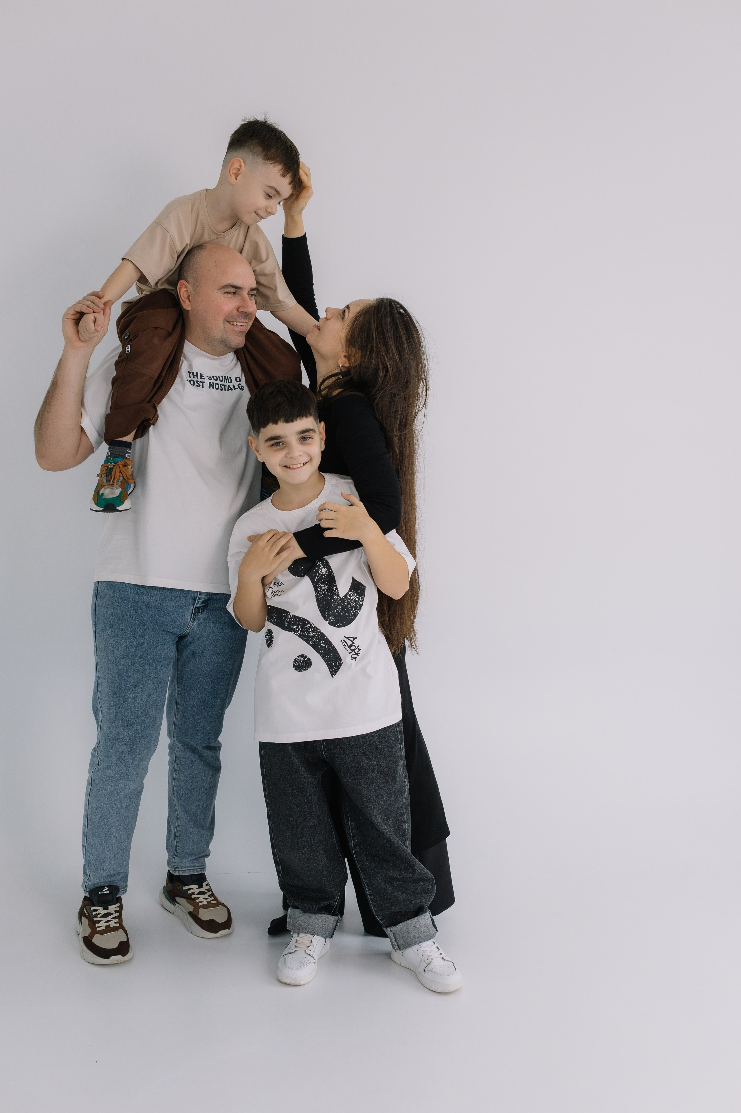 Жора, Ксюша, Владимир и Никита. Семейный фотограф в Волгограде Надежда Головко