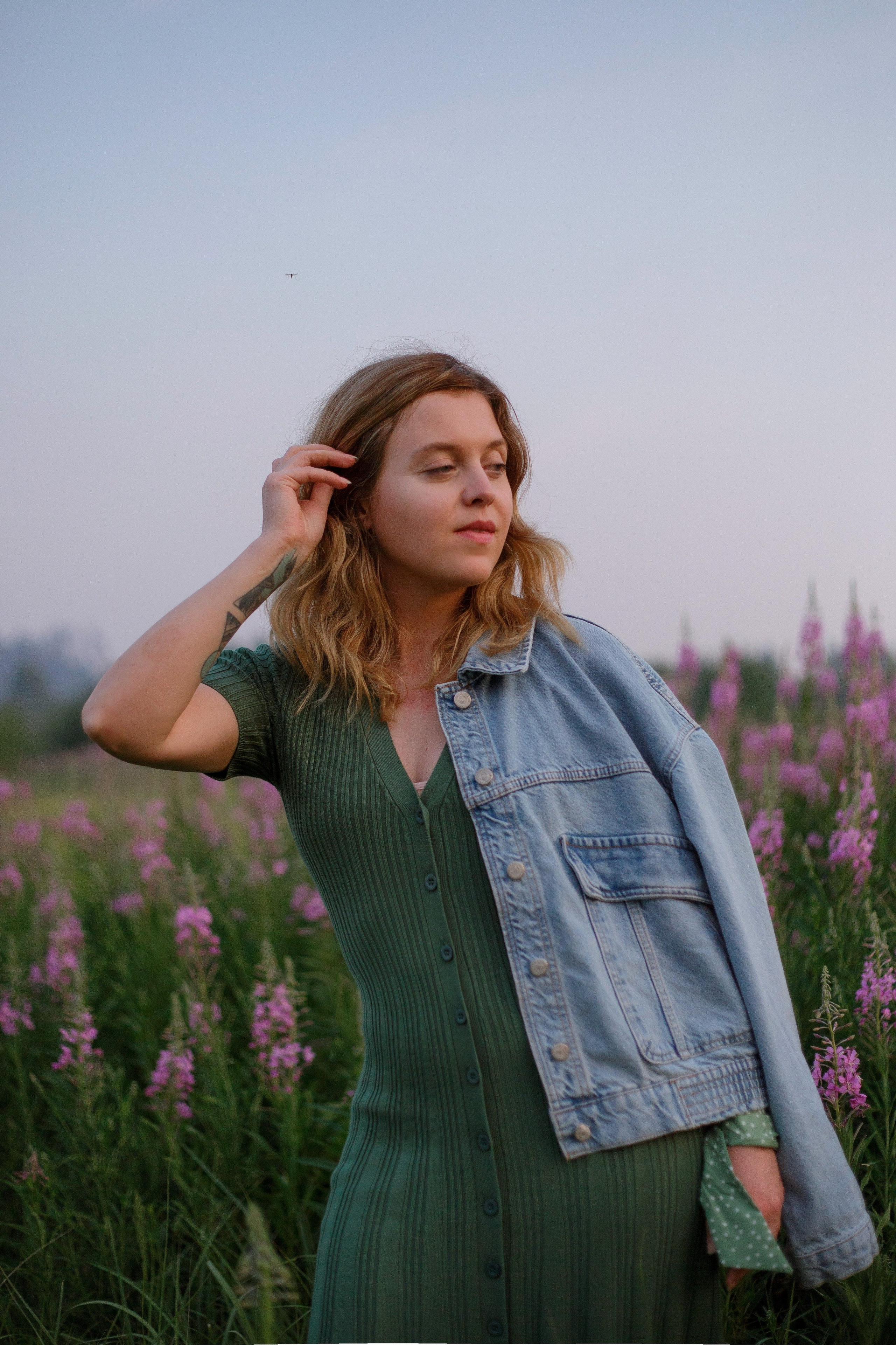 Семейная фотосъемка в поле летом 2023. Марина Рерих — портретный фотограф в Екатеринбурге