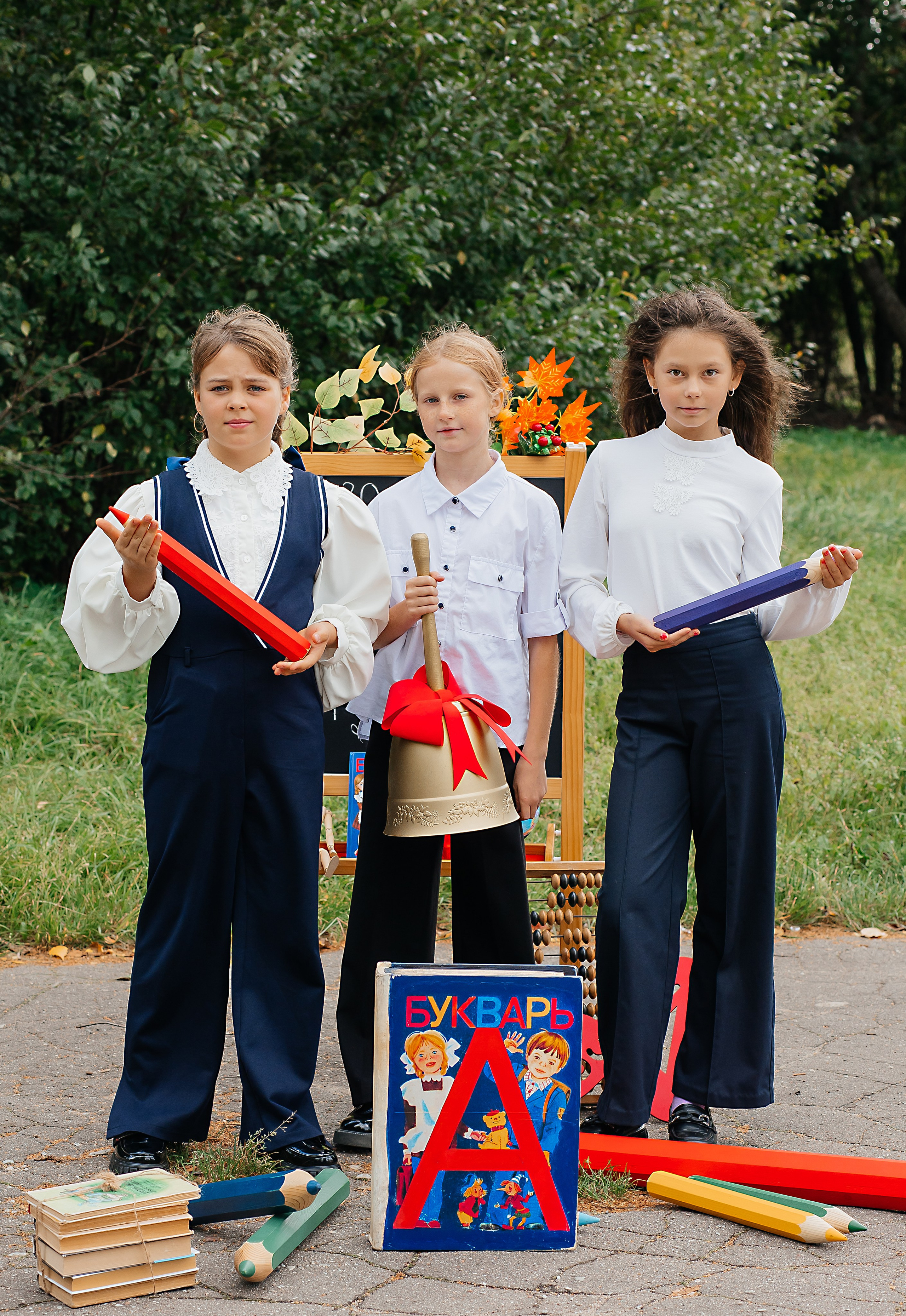 Выпускники начальной школы. LiveBook39 — студия выпускных альбомов Светланы Микишаниной в Калининграде