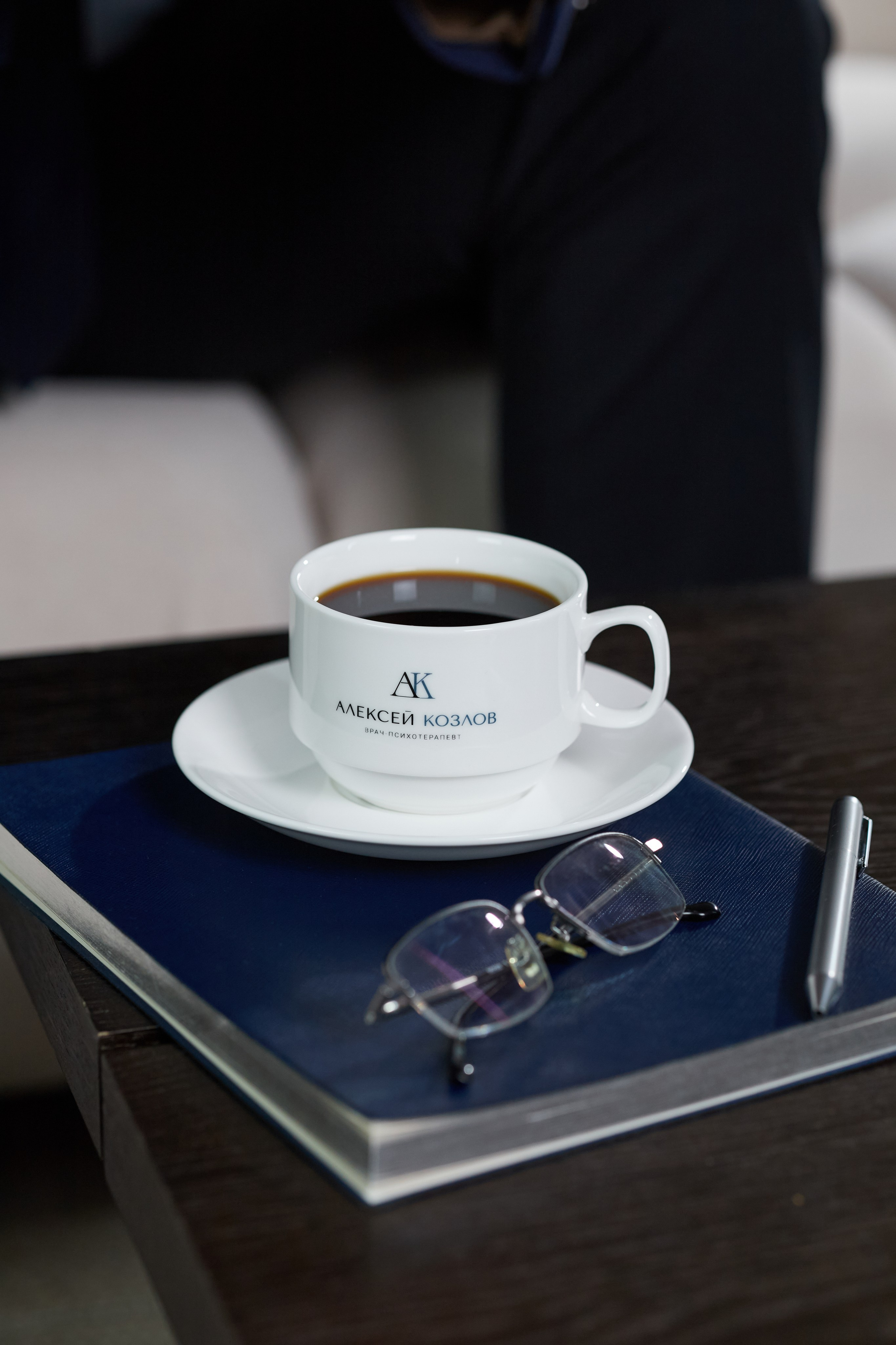 Контент для психотерапевта и автора книг Алексея Козлова. Фотопродакшн продающего контента