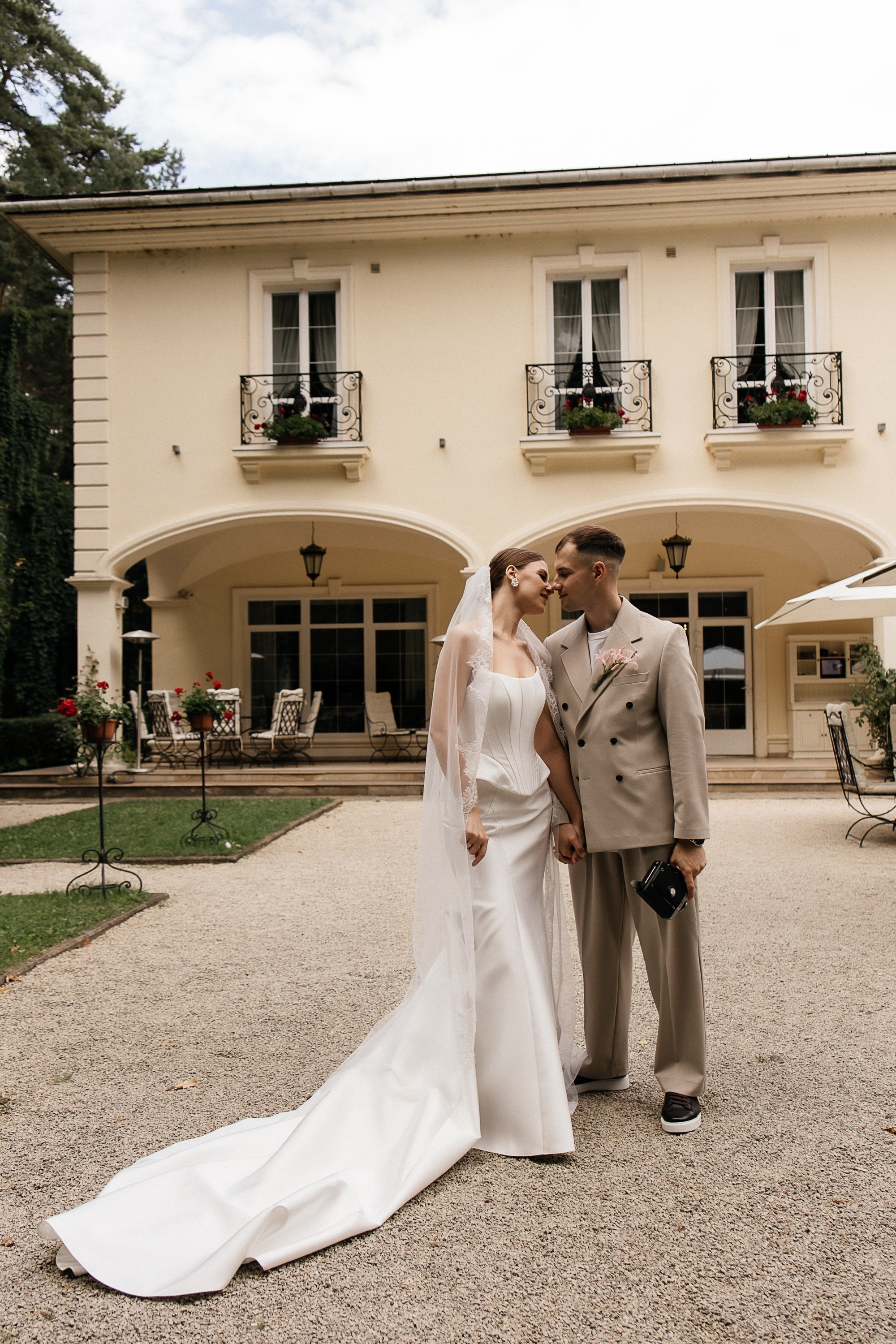 Свадьбная фотосессия в отеле Кронон (Гродно, Беларусь). Свадебный и семейный фотограф Виолетта Сидельникова. Краснодар, Россия, Беларусь, Европа