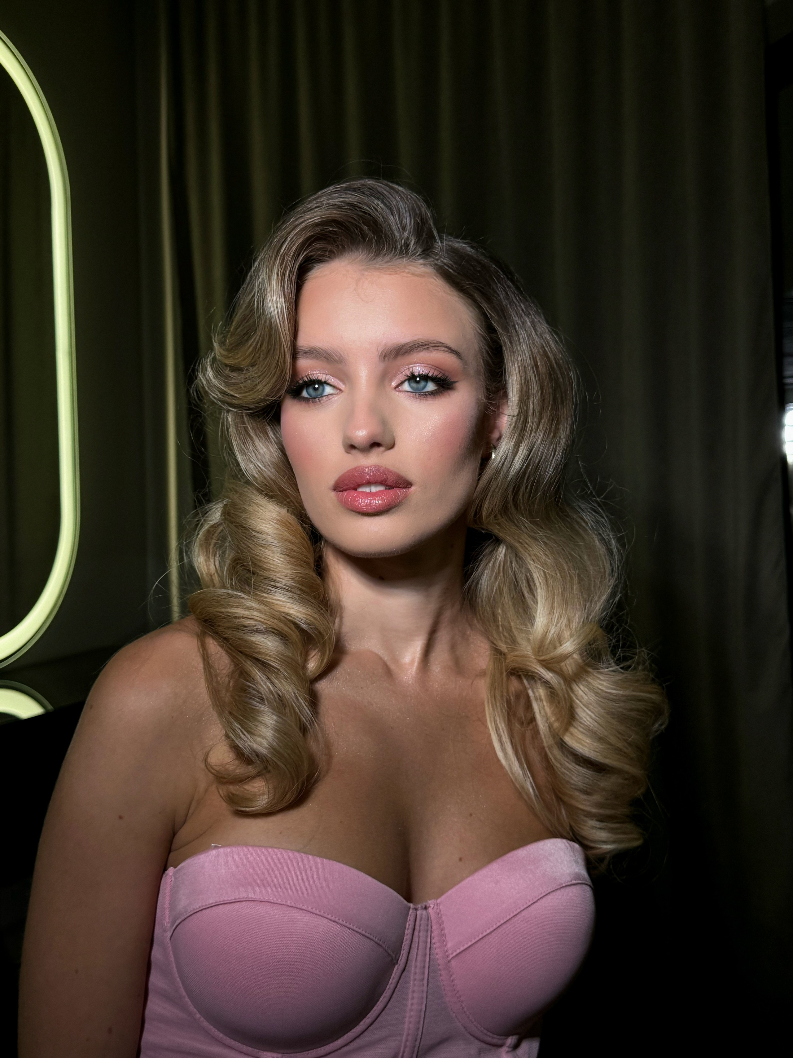 Прически. Свадебный визажист и стилист по прическам в Москве