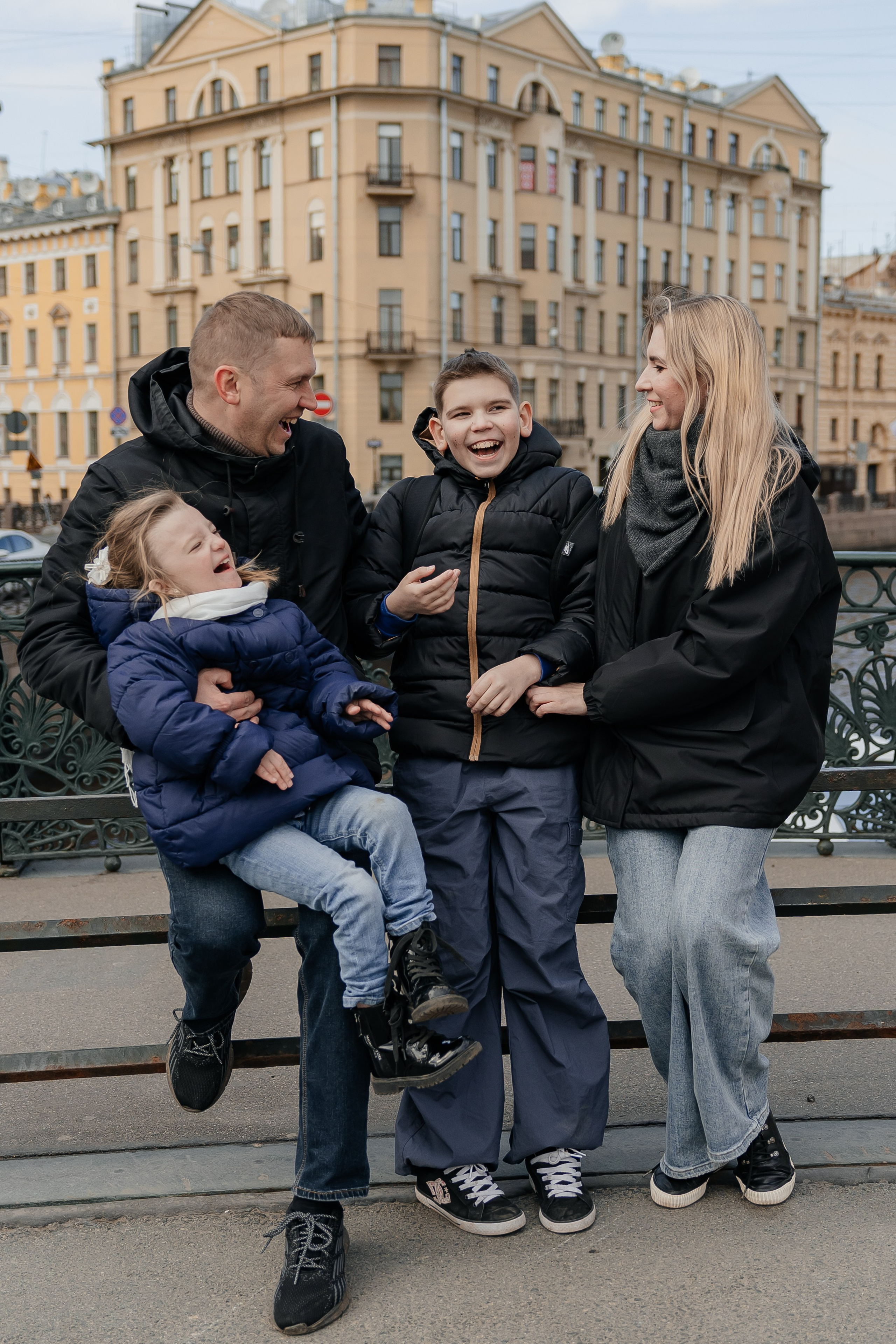 Семейная фотосессия в Санкт-Петербурге. Свадебный фотограф Александр Невский в Санкт-Петербурге