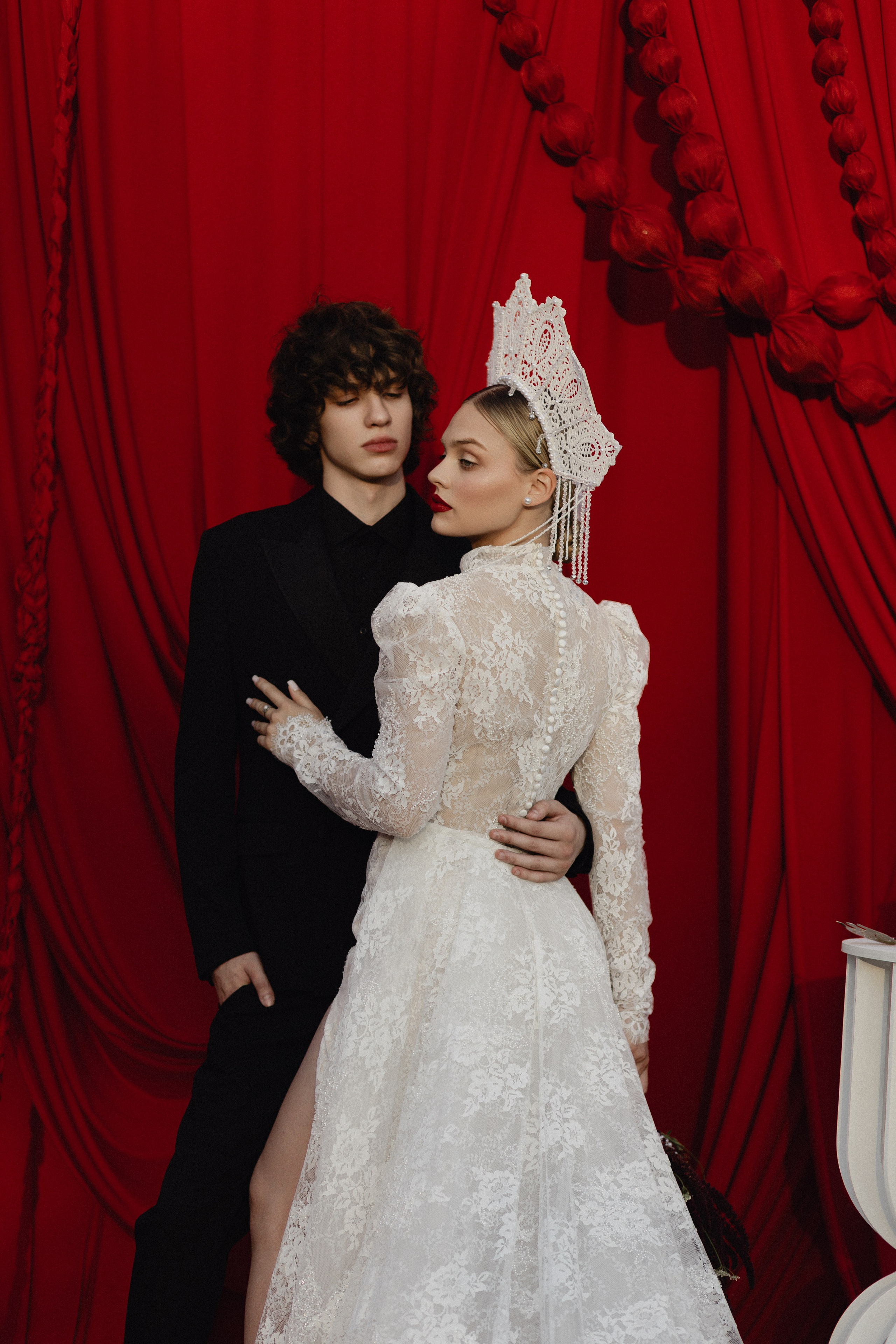 Услуги свадебного фотографа: съемка церемонии, прогулки, банкета. Теплые и стильные фотографии, сохранение эмоций. Красивые кадры для альбома: портреты, детали, атмосфера вашего дня.