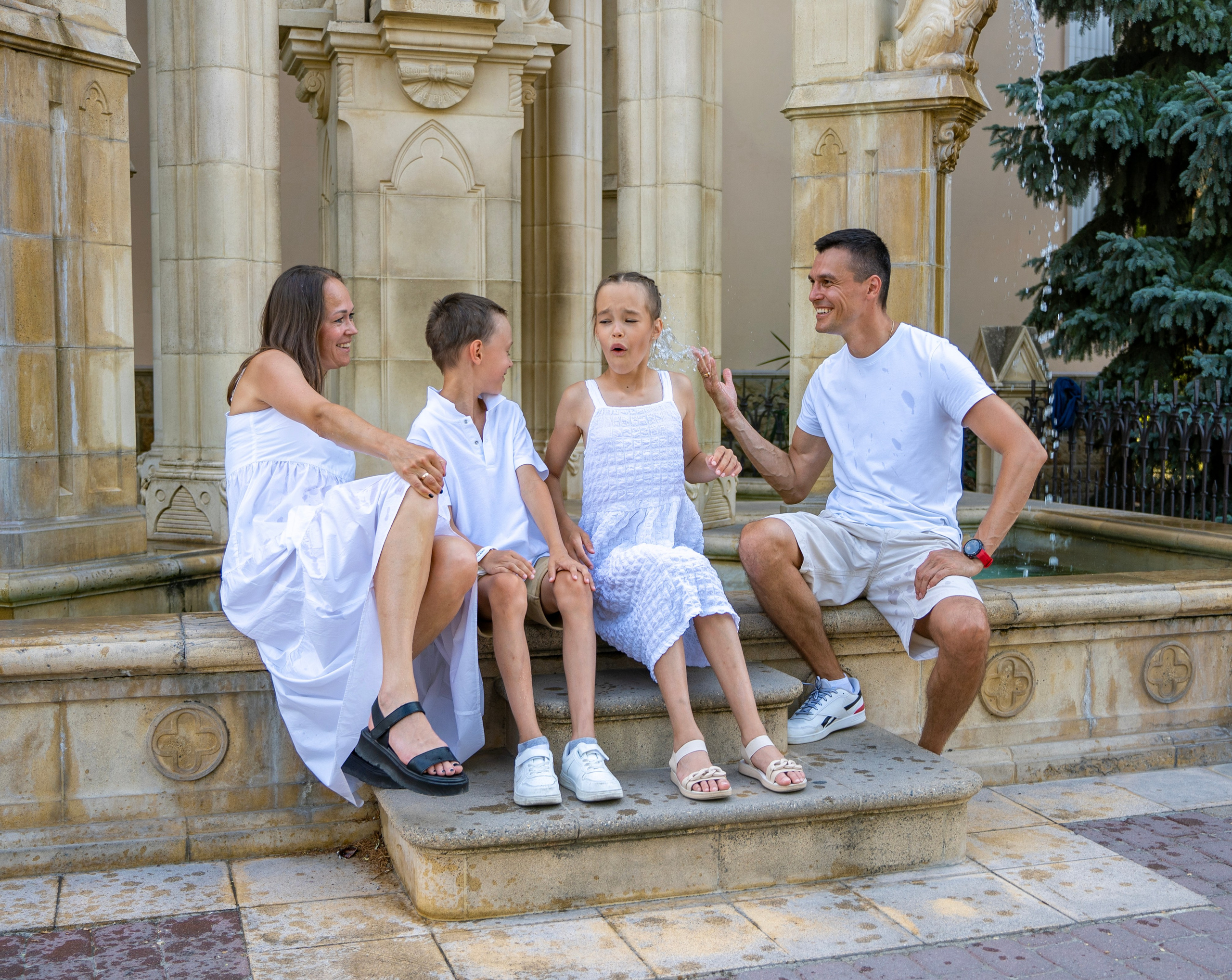 Семейная фотопрогулка по Кабардинке. Семейный и детский фотограф Екатерина Черняева. Снимаю портреты, love story, фотопрогулки, работаю на улице, в кафе, студии, дома у клиента
