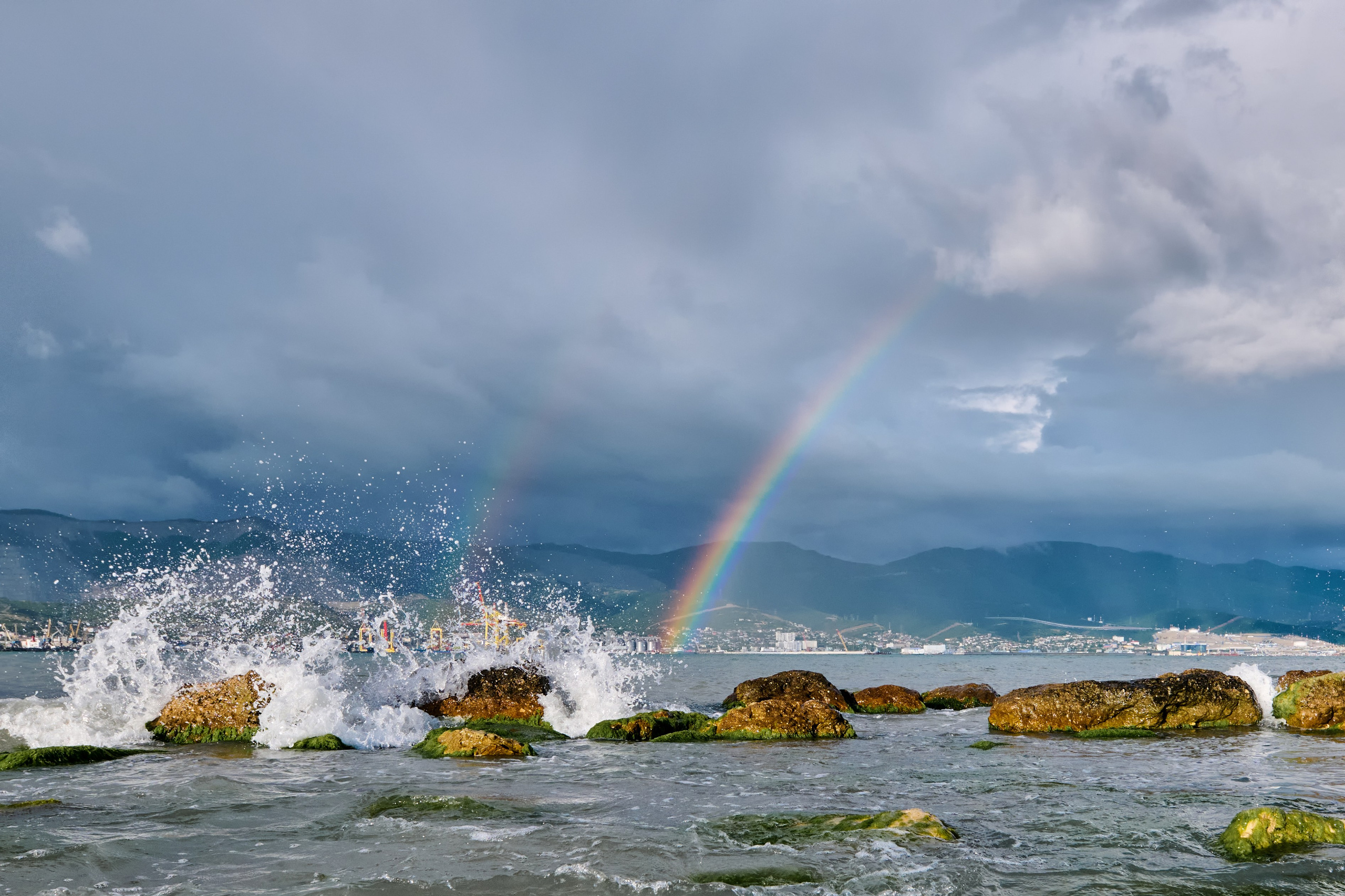 Радуга на набережной Новороссийска