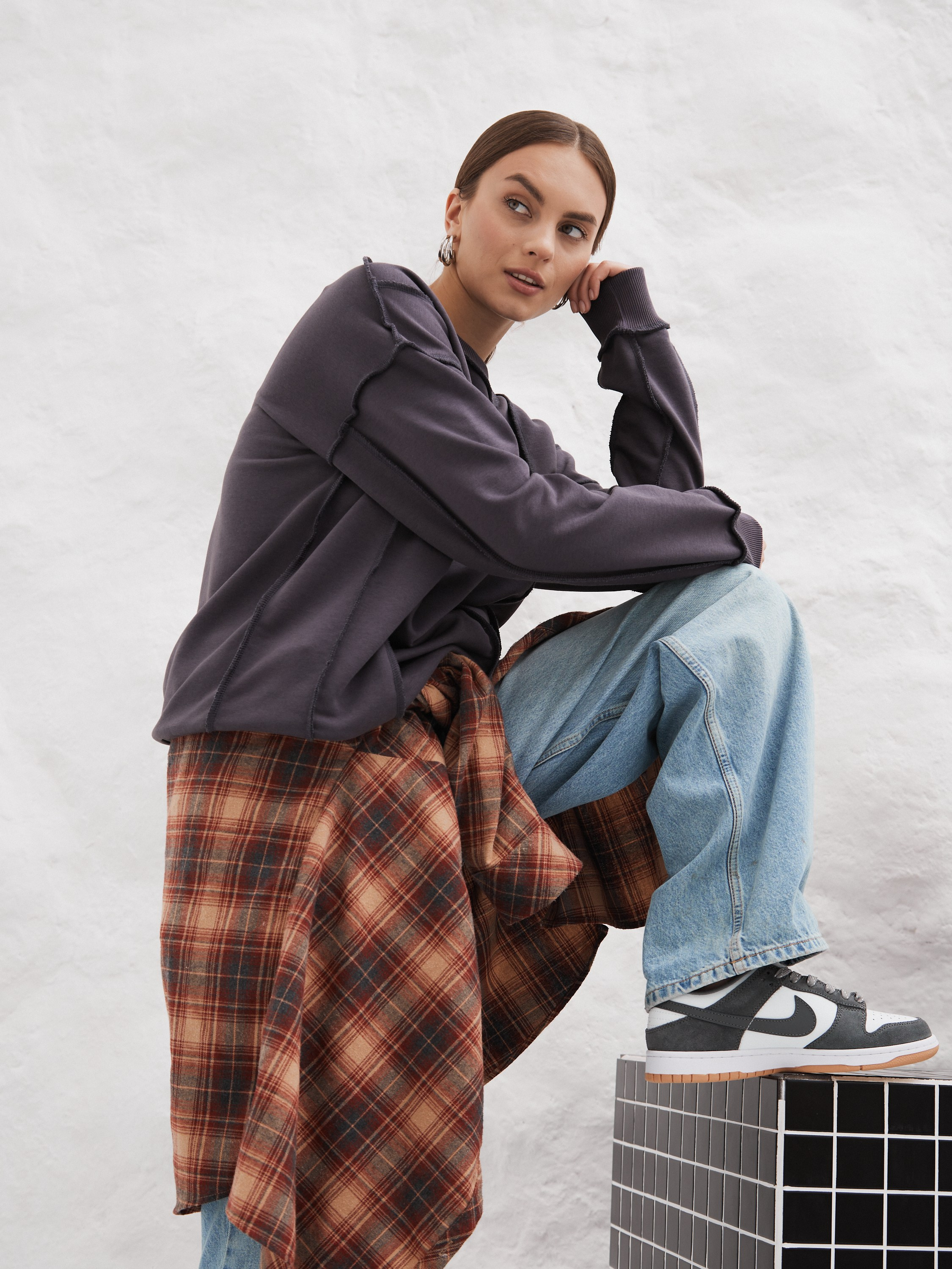 Фотосъемка свитшотов Екатеринбург Wildberries ВБ Ozon Озон мужские женские свитшоты фотосессия одежды Екб заказать цена фотосъемка товара WB. Фотограф Екатеринбург Анастасия Жерновская | Маркетплейсы и нейрофото