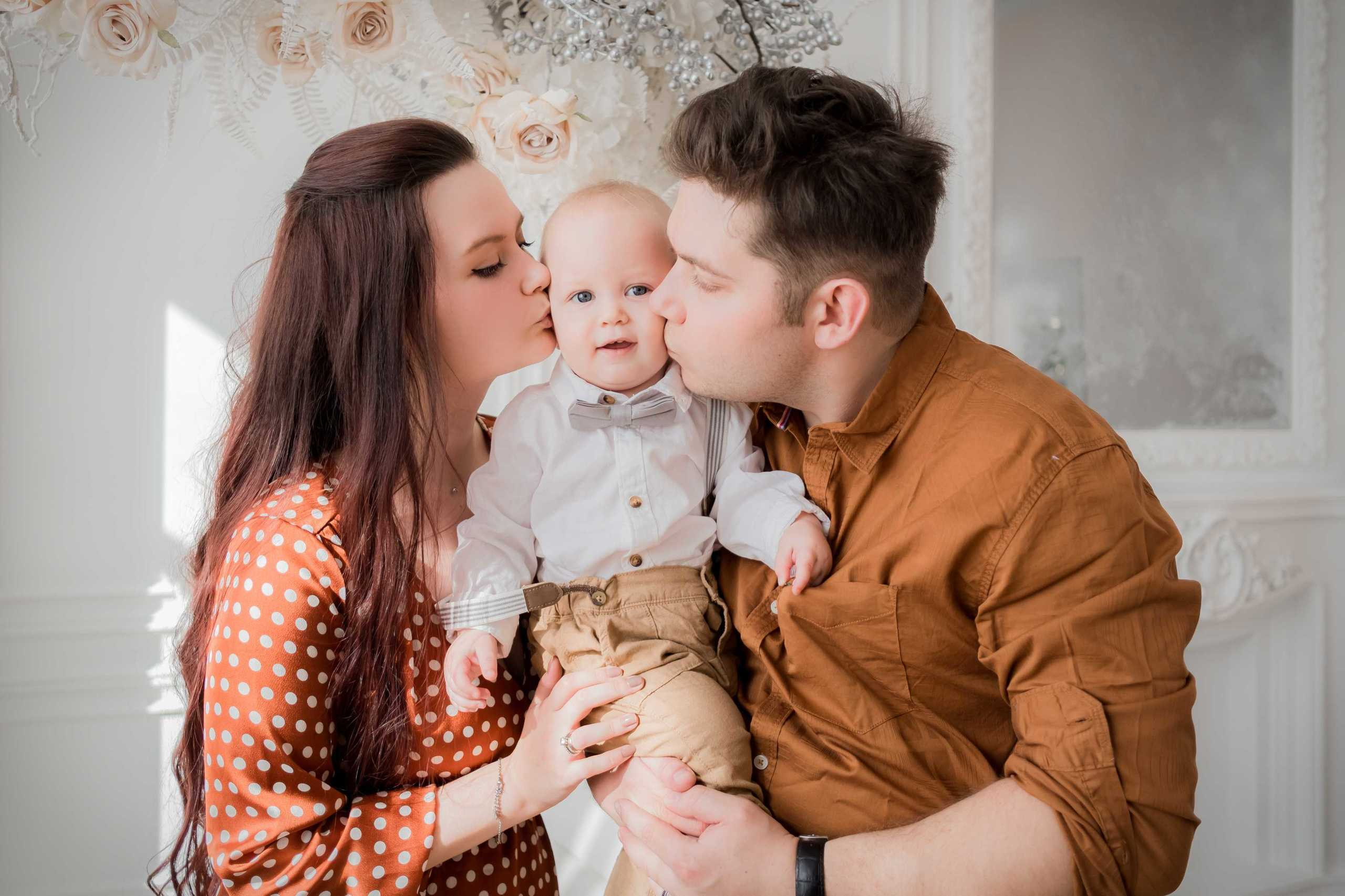 Детский и семейный фотограф в Рязани Валя Лялина. Фотограф новорождённых в Рязани, фотосъемка выписки из роддома, крещен