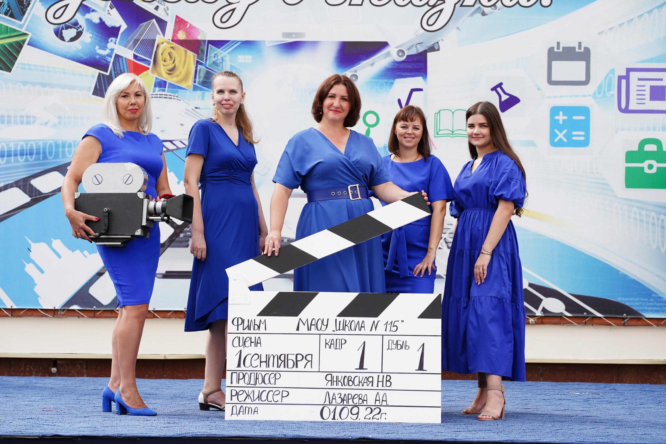 1 сентября Линейка. MEMENTO.Выпускные альбомы, школьные, юбилейные и другие книги. Ростов-на-Дону