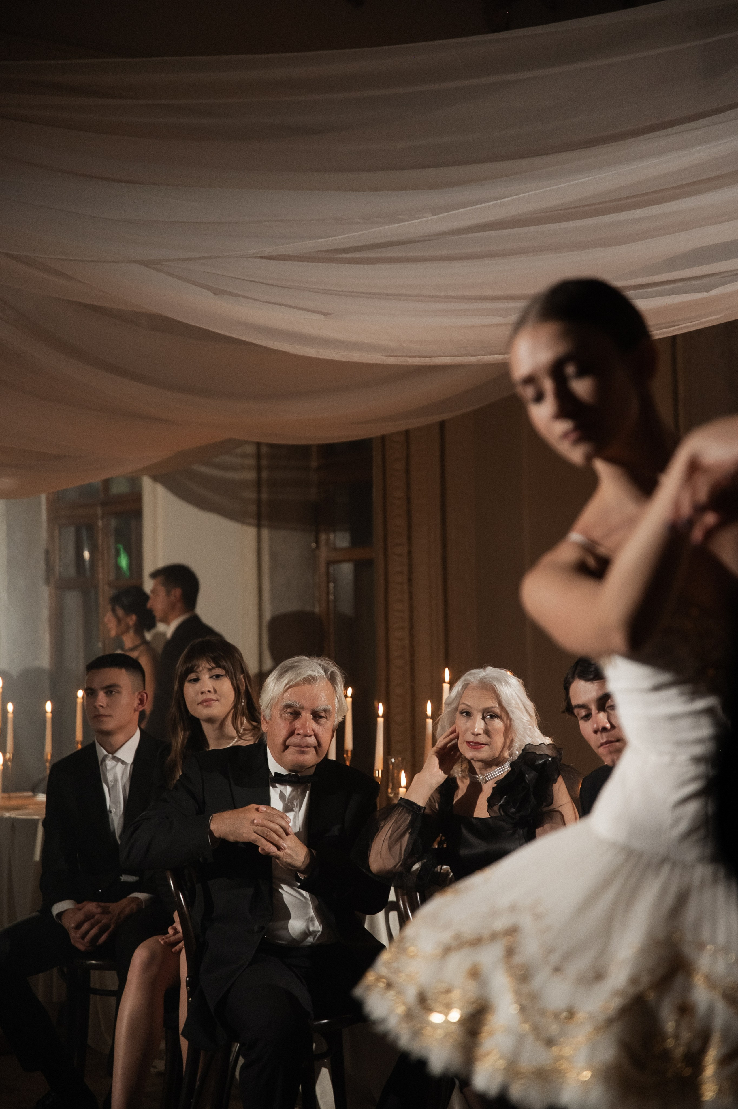 Камерный свадебный ужин при свечах в старинном особняке в фотостудии 21. Kult. Ярослава Ерина — свадебный фотограф в Москве