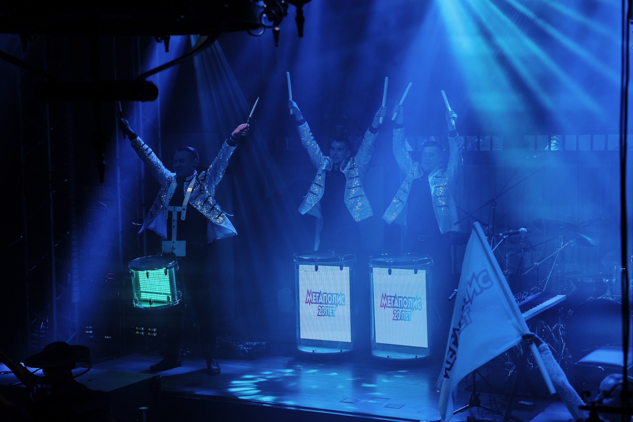 20 ЛЕТ МЕГАПОЛИС ЧЕЛЯБИНСК ХЕДЛАЙНЕР ЕЛКА. Репортажный фотограф Зуев Роман г. Челябинск