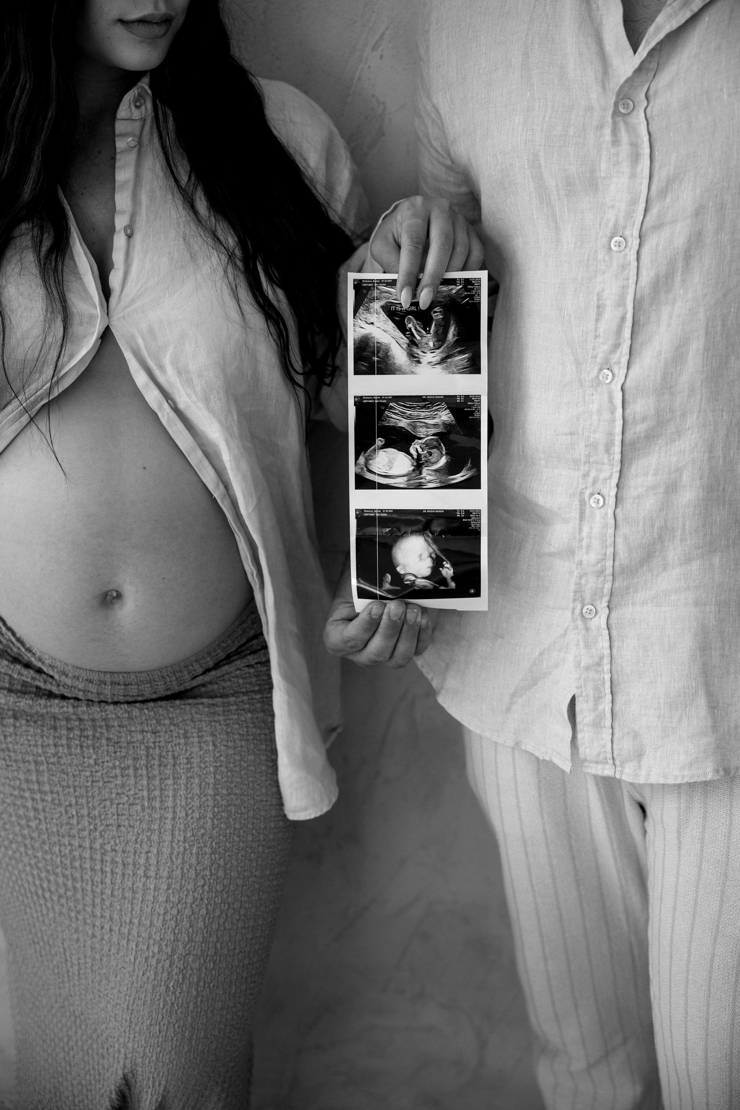 Pregnancy photoshoot inside the Grey Studio. Главная