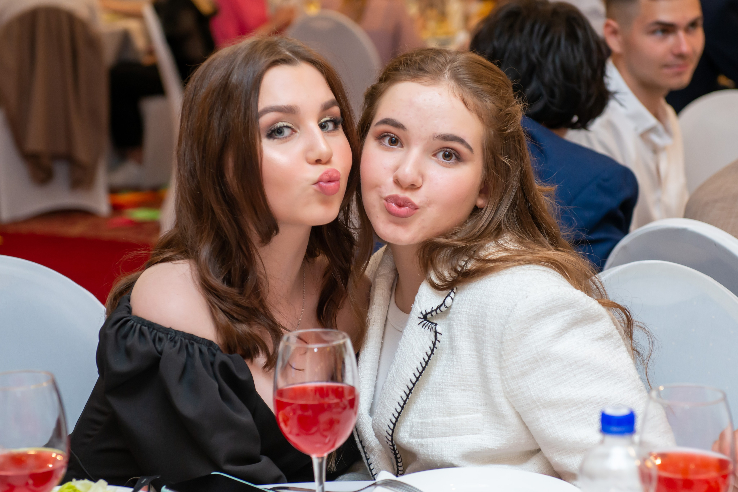 Выпускной вечер в гимназии № 37, ресторан La Ronde