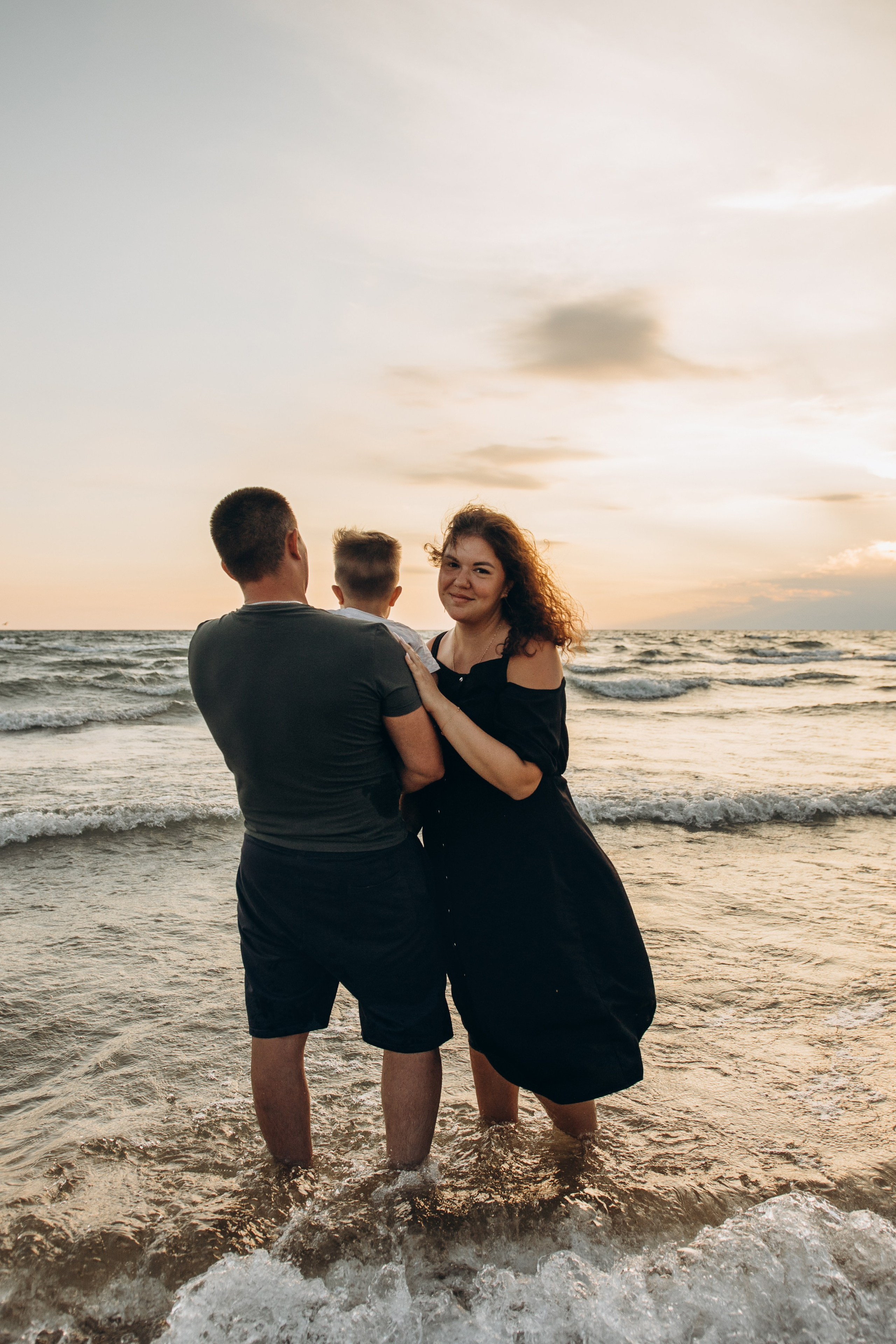 Михаил, Алена и Кирюша — встреча заката с любимыми. Семейный фотограф Новороссийск, Анапа, Геленджик — Юлия Давыдова