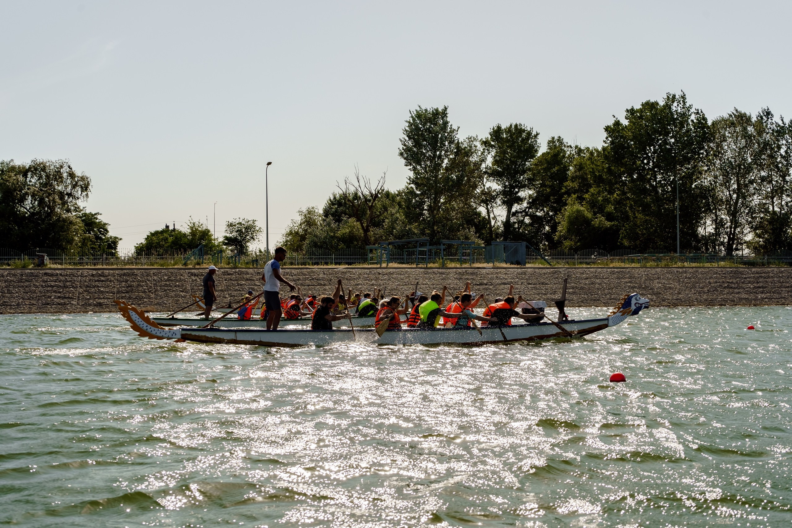 Соревнования на лодках-драконах. Студия событий ДЕЙЗИ. Организация мероприятий. Свадебное агентство в Ростове-на-Дону. Свадебный организатор. Организация свадьбы под ключ