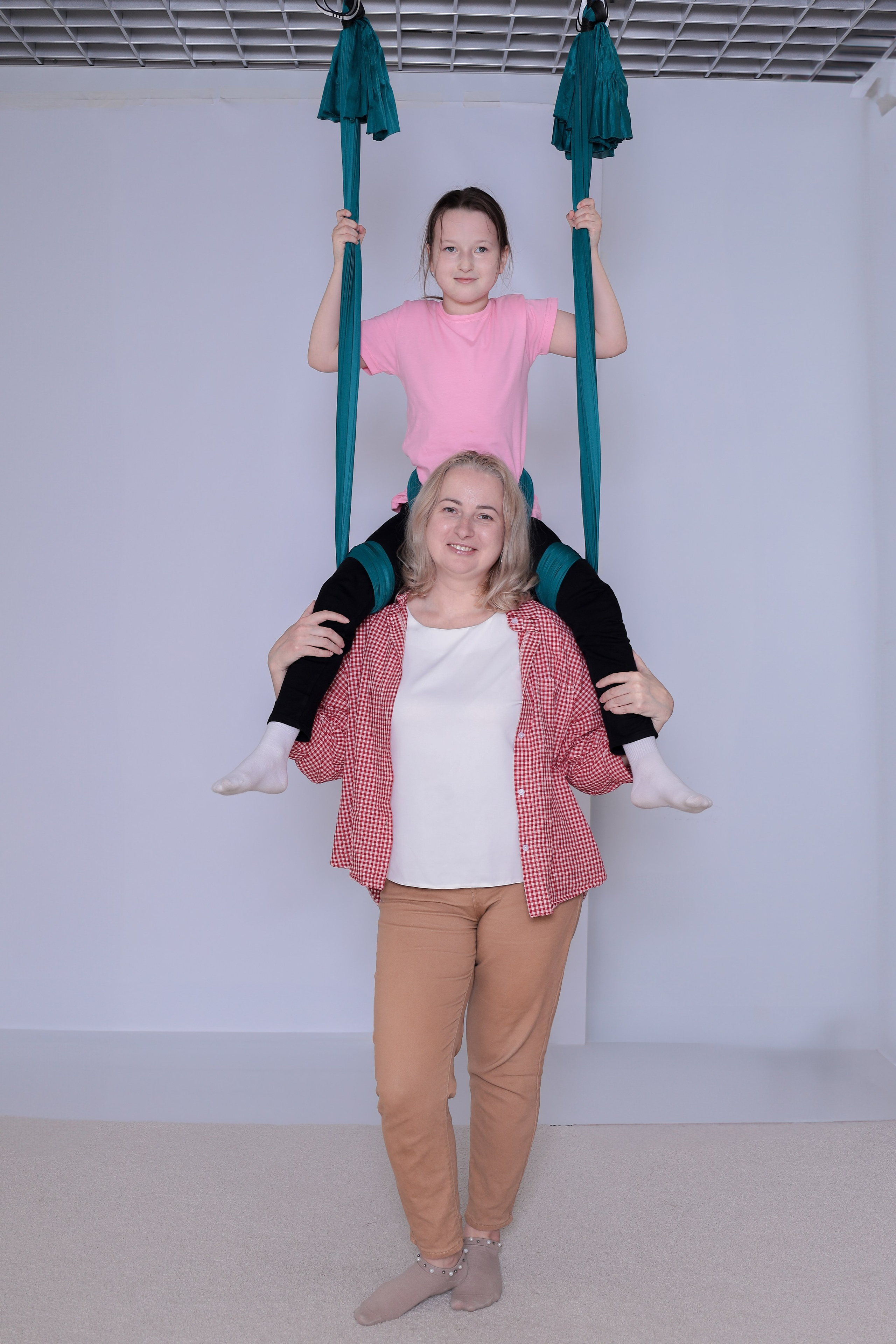 Детская аэройога. Фотограф Надршина Лилия