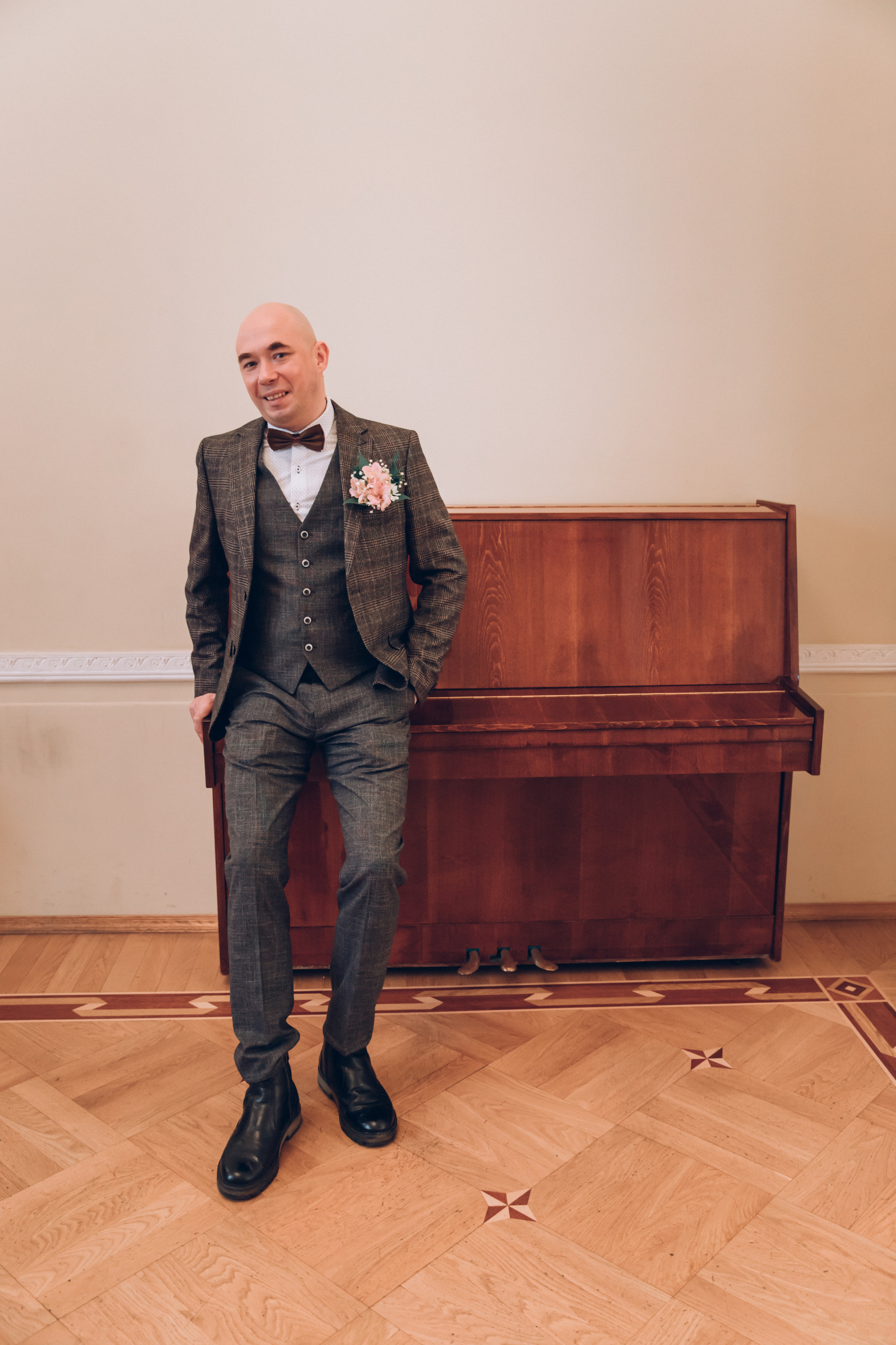 Аня и Паша, ЗАГС Кировского района. Семейный фотограф в Санкт-Петербурге Алиса Мохова