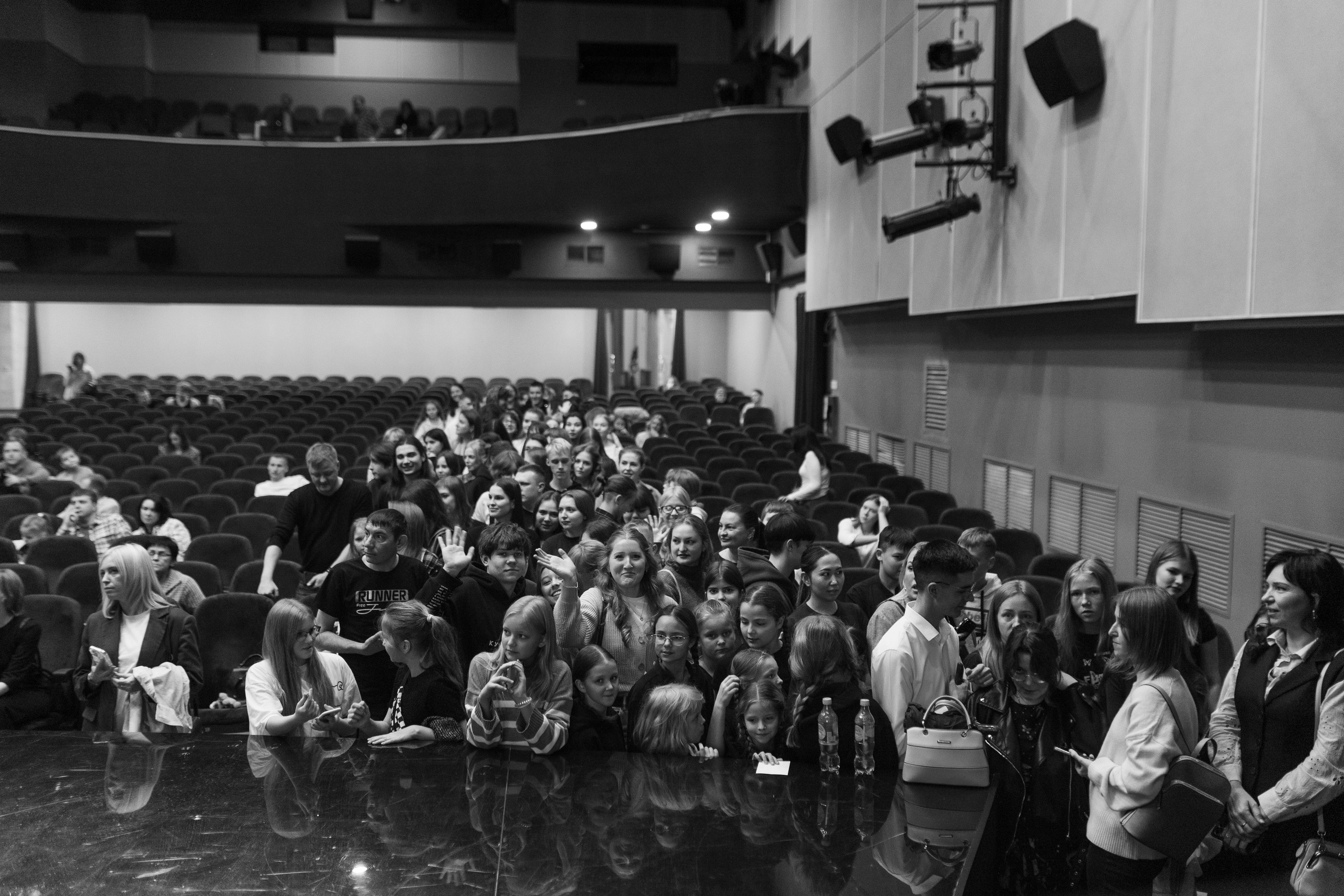 Выксунская премьера «Громко и Честно. Бонд с кнопкой». Фотограф городских и семейных событий Артем Карпухин