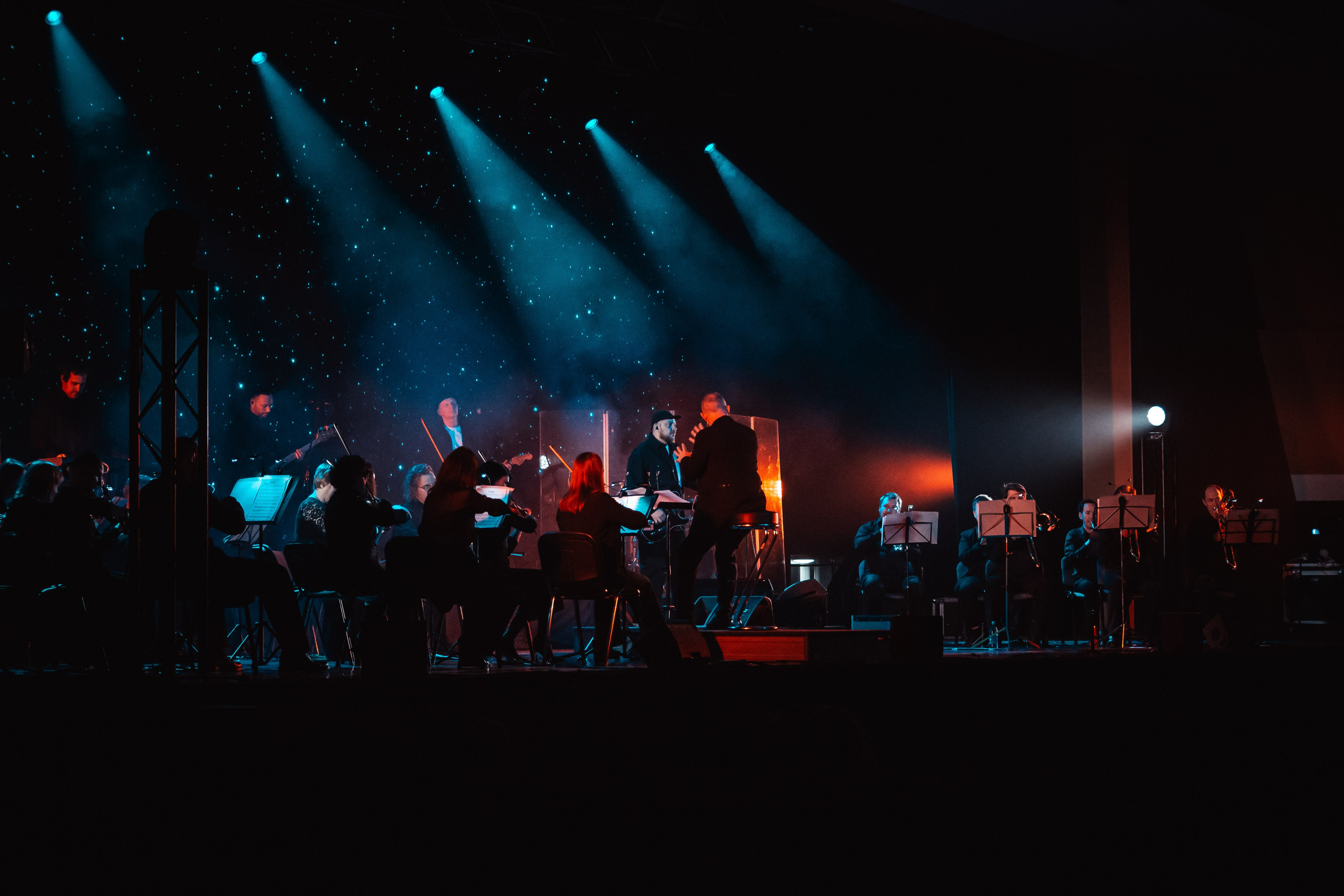 Сергей Бобунец с оркестром, Гранд холл Сибирь, 18.03.2026. Фотограф Регина Крикунова г. Красноярск