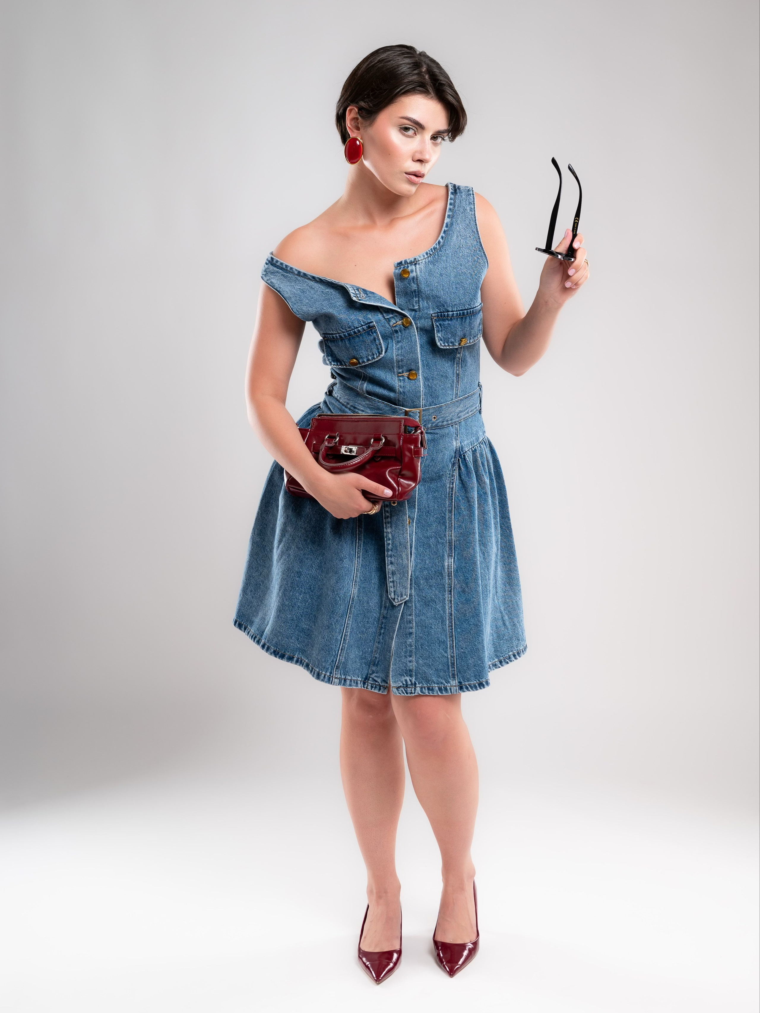 Джинсовый сарафан на 2х моделях. Предметный фотограф, фото для маркетплейсов Пятигорск, КМВ